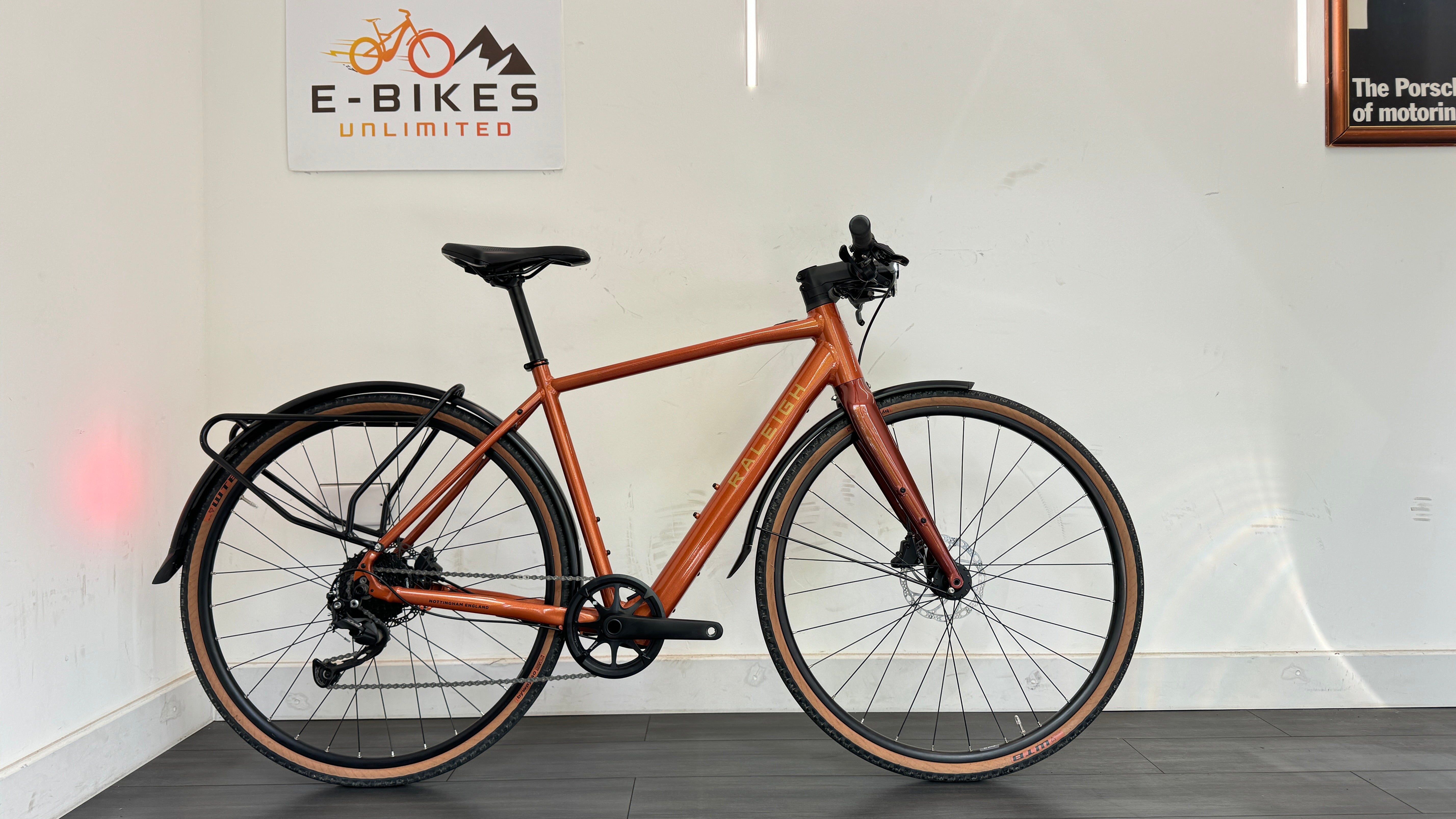 Raleigh Trace Copper Red Medium 50cm Hybrid bike RRP £1650 Only 30 miles