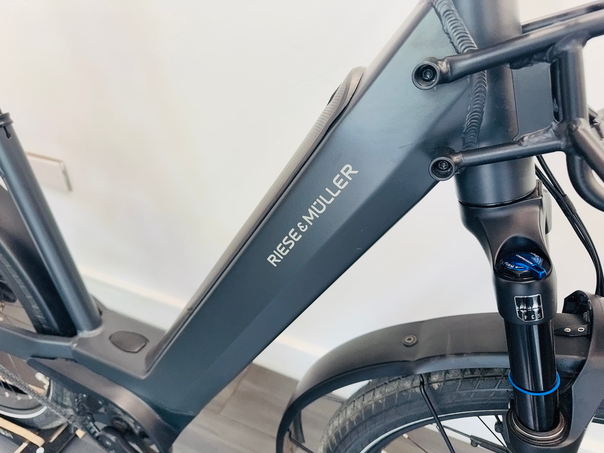 Riese and Muller Nevo 4 utility grey matt 51cm Medium/Large 750Wh Battery Bosch ABS Kiox Cockpit Front Carrier