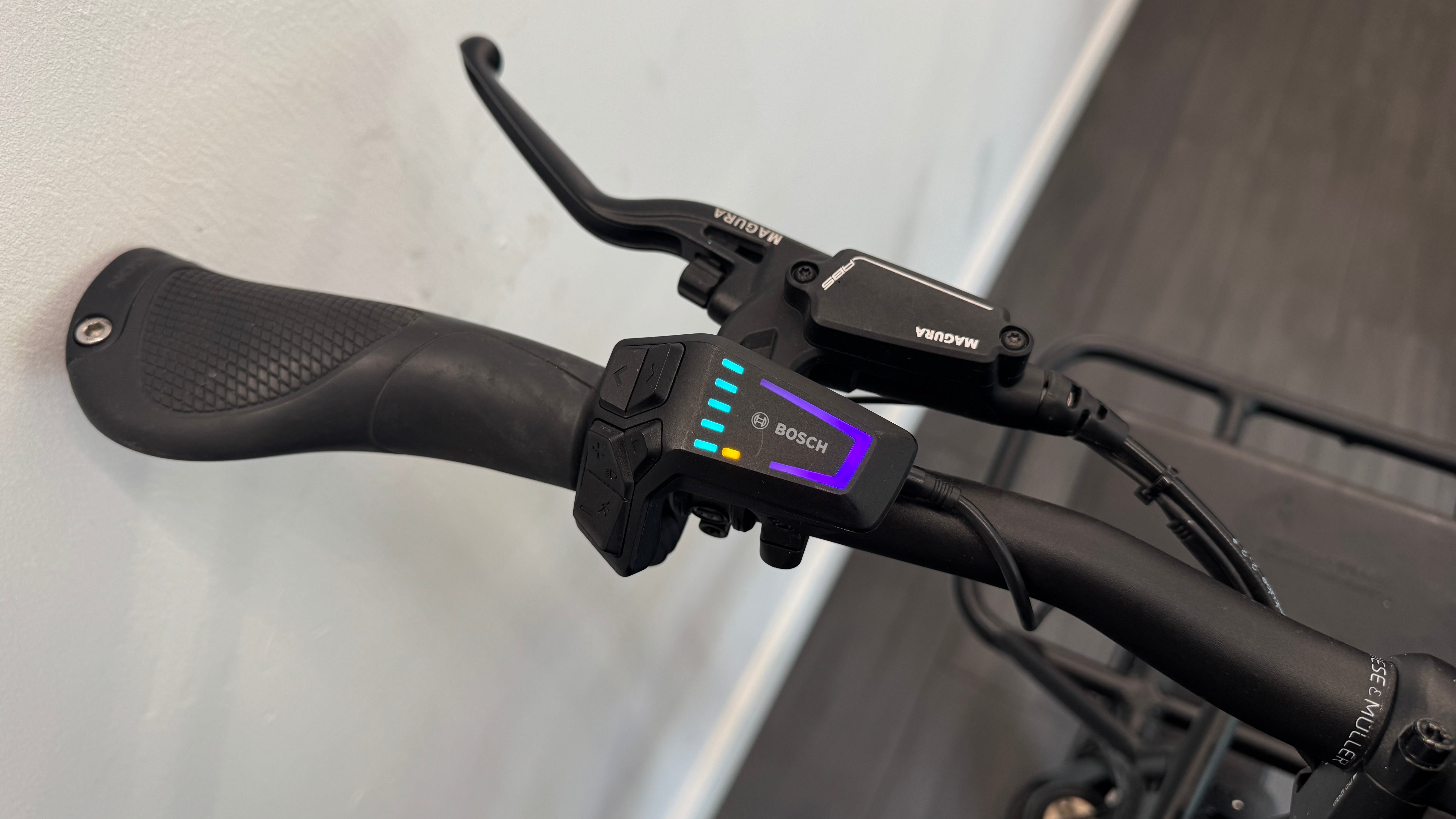 Riese and Muller Nevo 4 utility grey matt 51cm Medium/Large 750Wh Battery Bosch ABS Kiox Cockpit Front Carrier