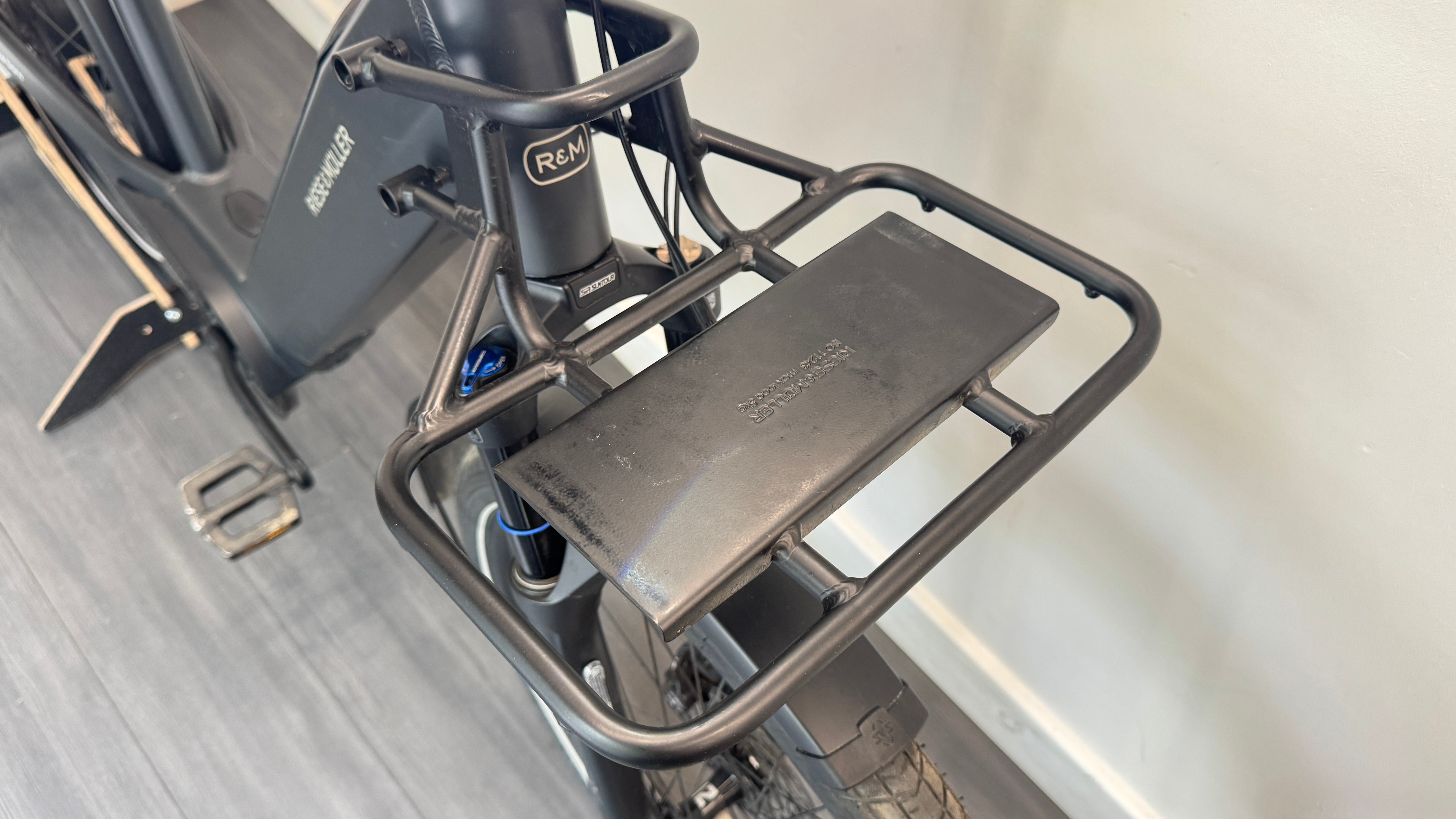 Riese and Muller Nevo 4 utility grey matt 51cm Medium/Large 750Wh Battery Bosch ABS Kiox Cockpit Front Carrier