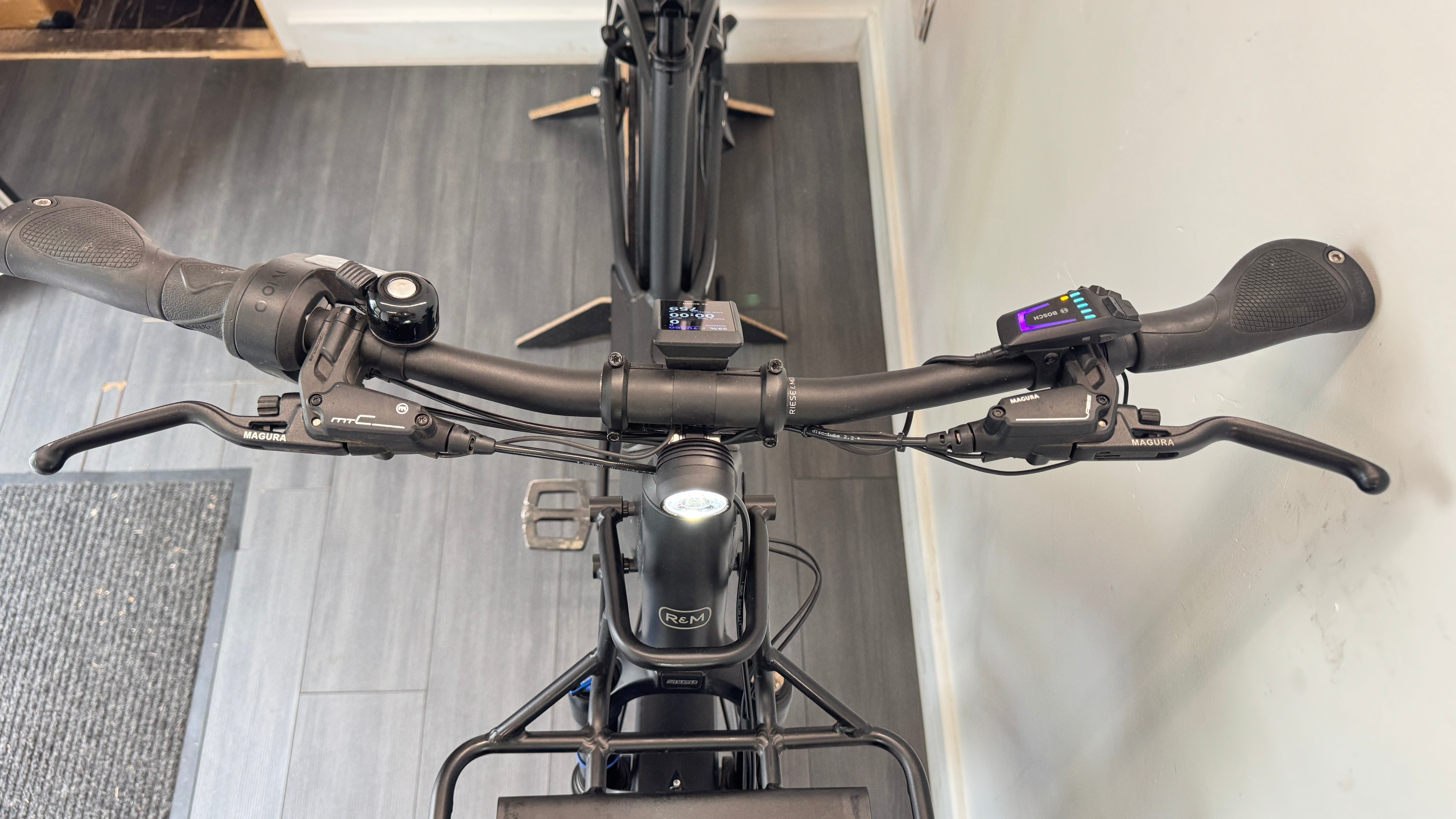 Riese and Muller Nevo 4 utility grey matt 51cm Medium/Large 750Wh Battery Bosch ABS Kiox Cockpit Front Carrier