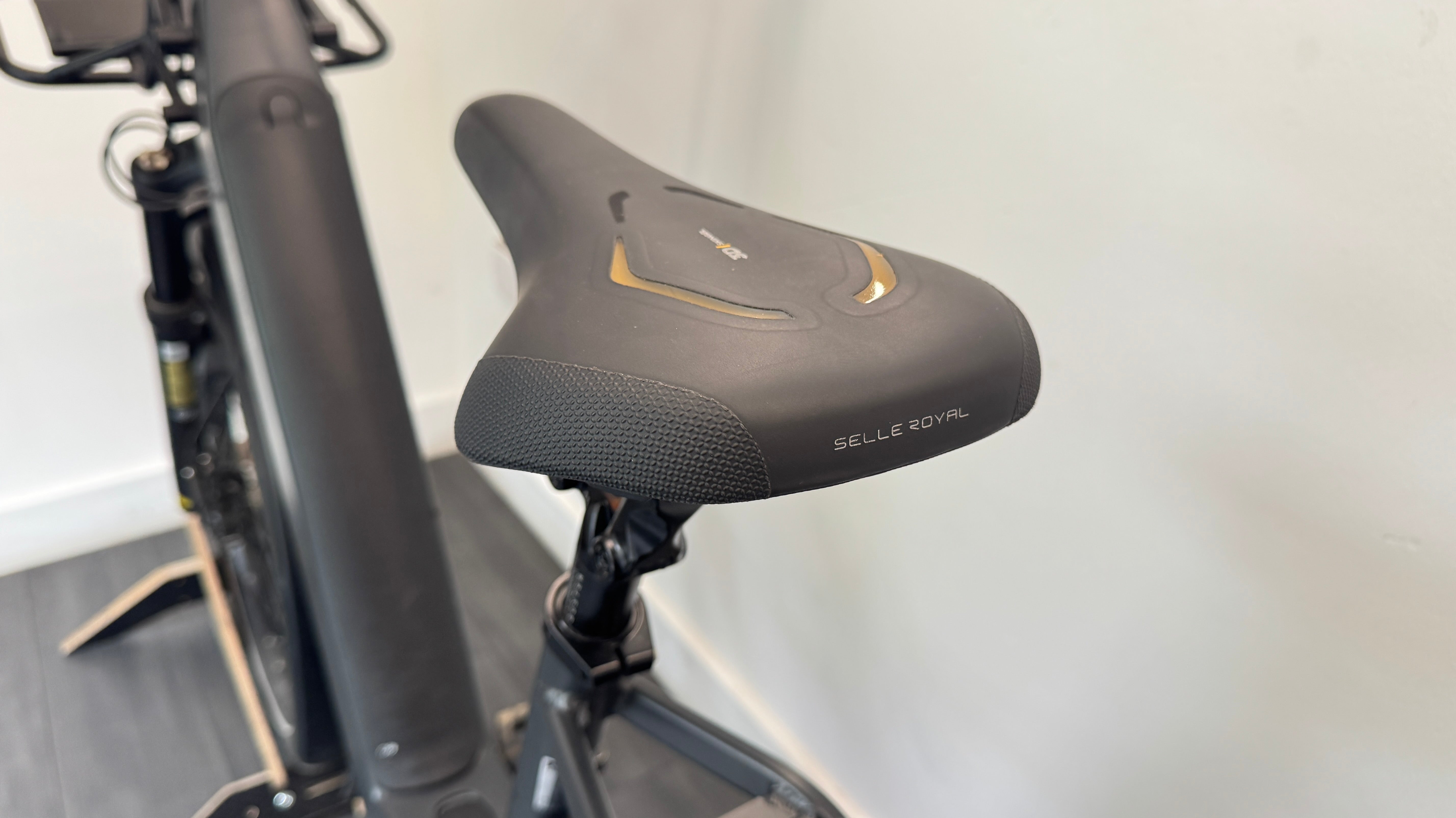 Riese and Muller Nevo 4 utility grey matt 51cm Medium/Large 750Wh Battery Bosch ABS Kiox Cockpit Front Carrier