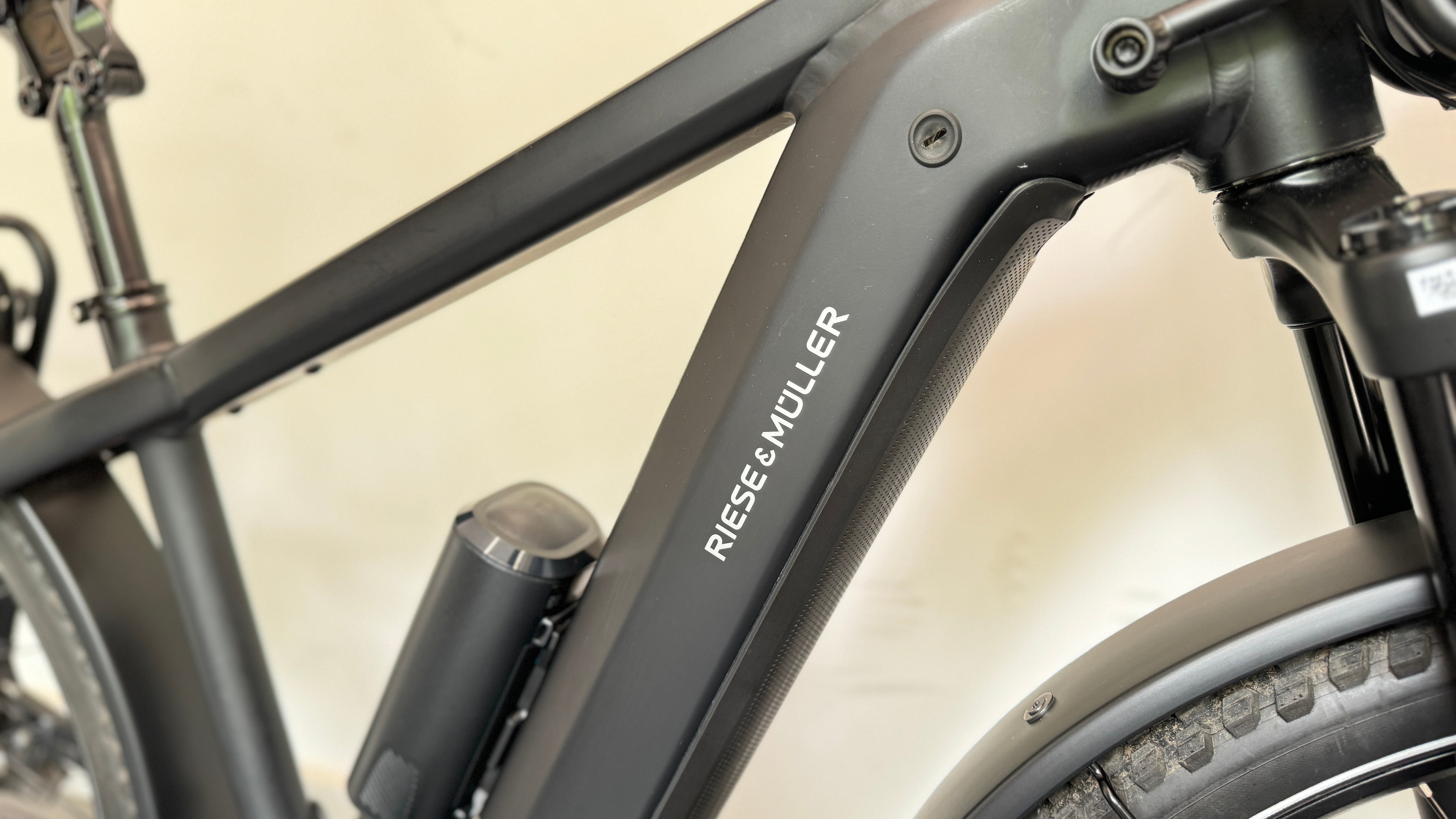 Riese & Muller Charger 4 GT Vario black matt 46cm SMALL Range Extender Included