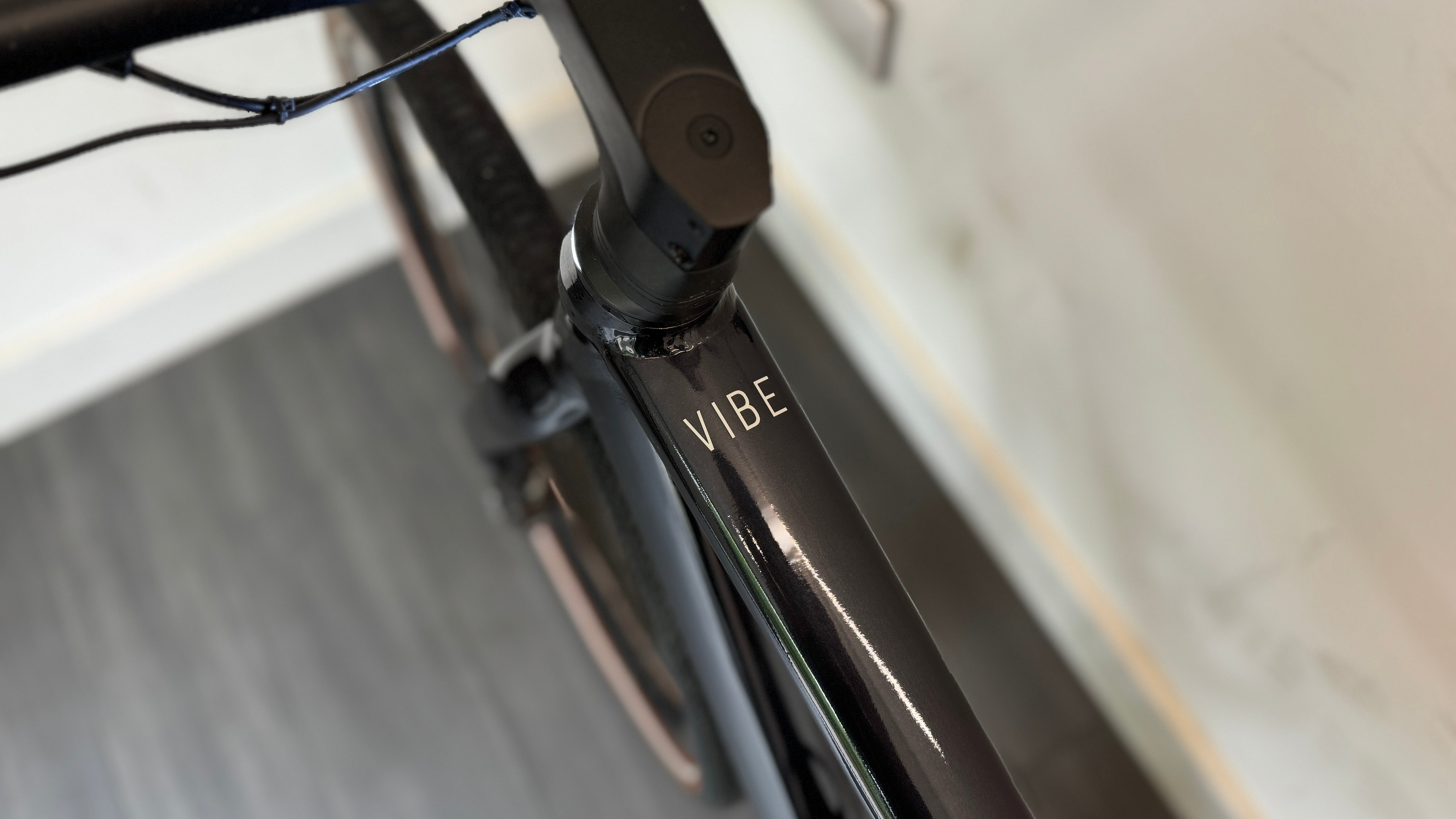 Orbea Vibe H10 700c MEDIUM Electric Bike Black only 77 miles Magura brakes