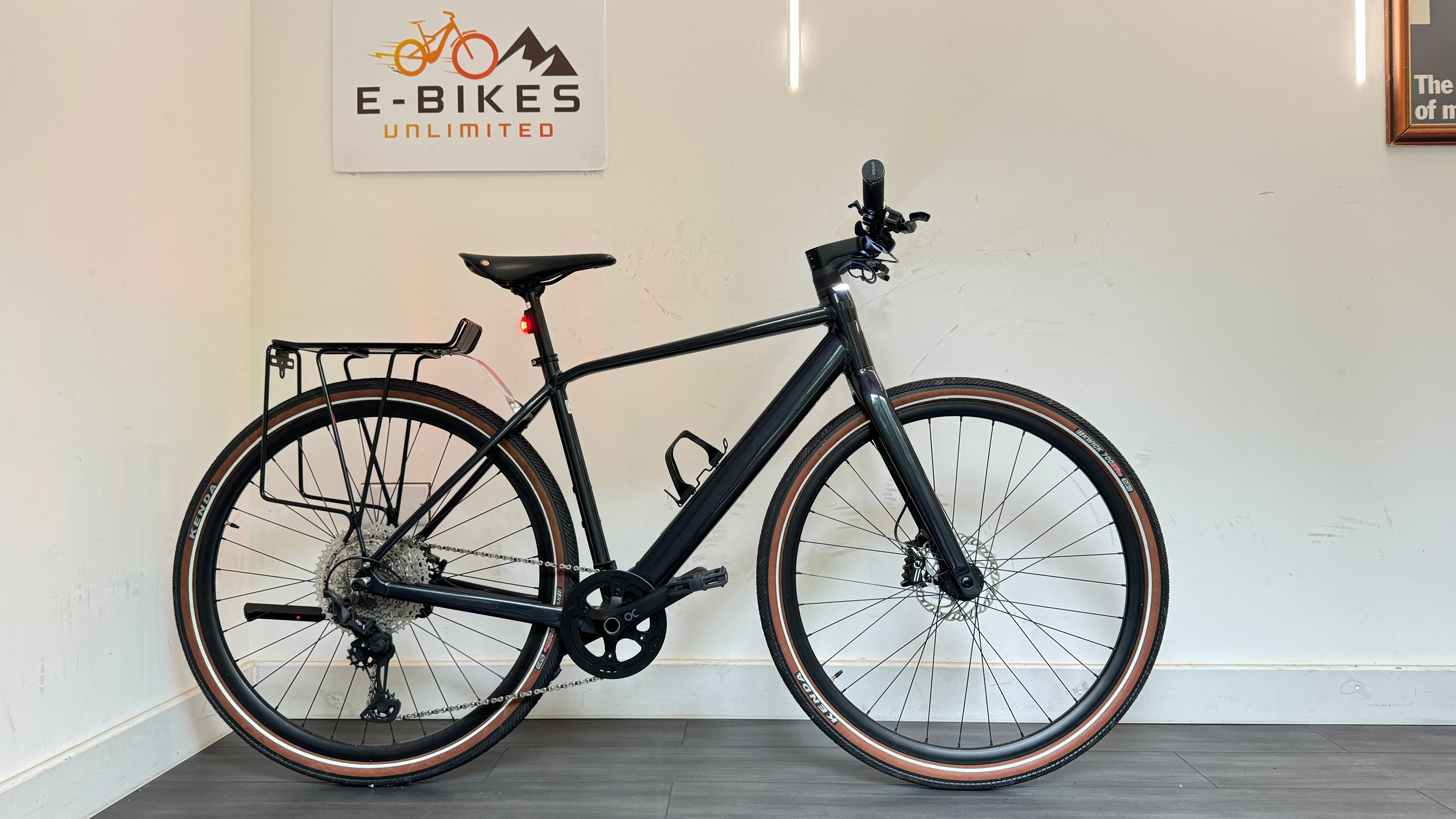 Orbea Vibe H10 700c MEDIUM Electric Bike Black only 77 miles Magura brakes