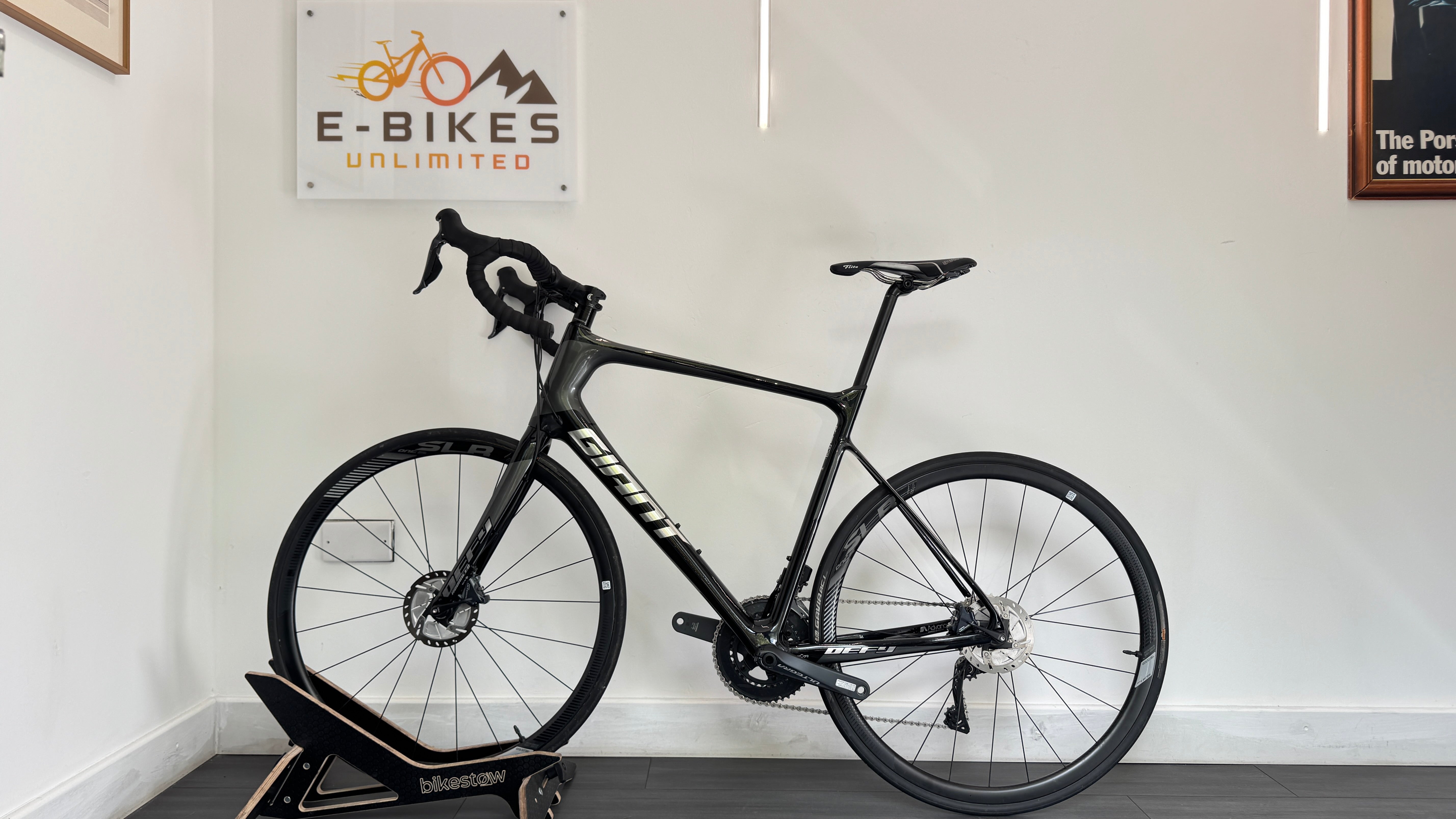 Giant Defy Advanced Pro 0 2018 Road Bike Ultegra Di2 LARGE Carbon Endurance Bike