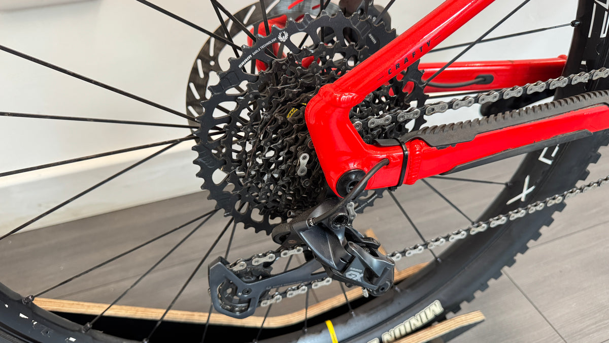 Mondraker Crafty Carbon XR EXTRA LARGE eMTB Electric Bike Bosch 750Wh Kiox 300 Ohlins Maven Brakes