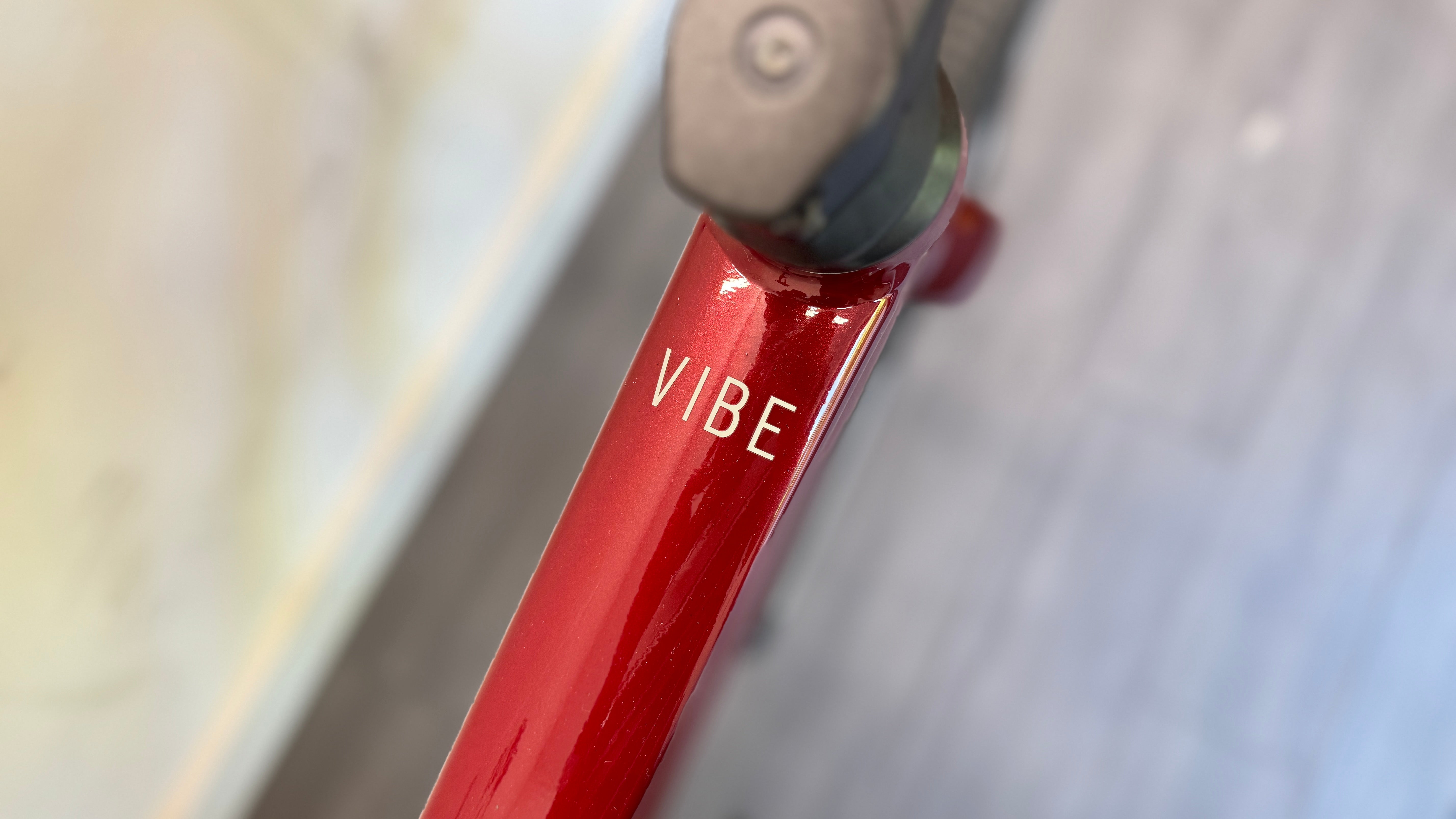 Orbea Vibe H30 2023 Crossbar ebike LARGE 53cm RED RRP £2000 Hybrid bike 687 miles