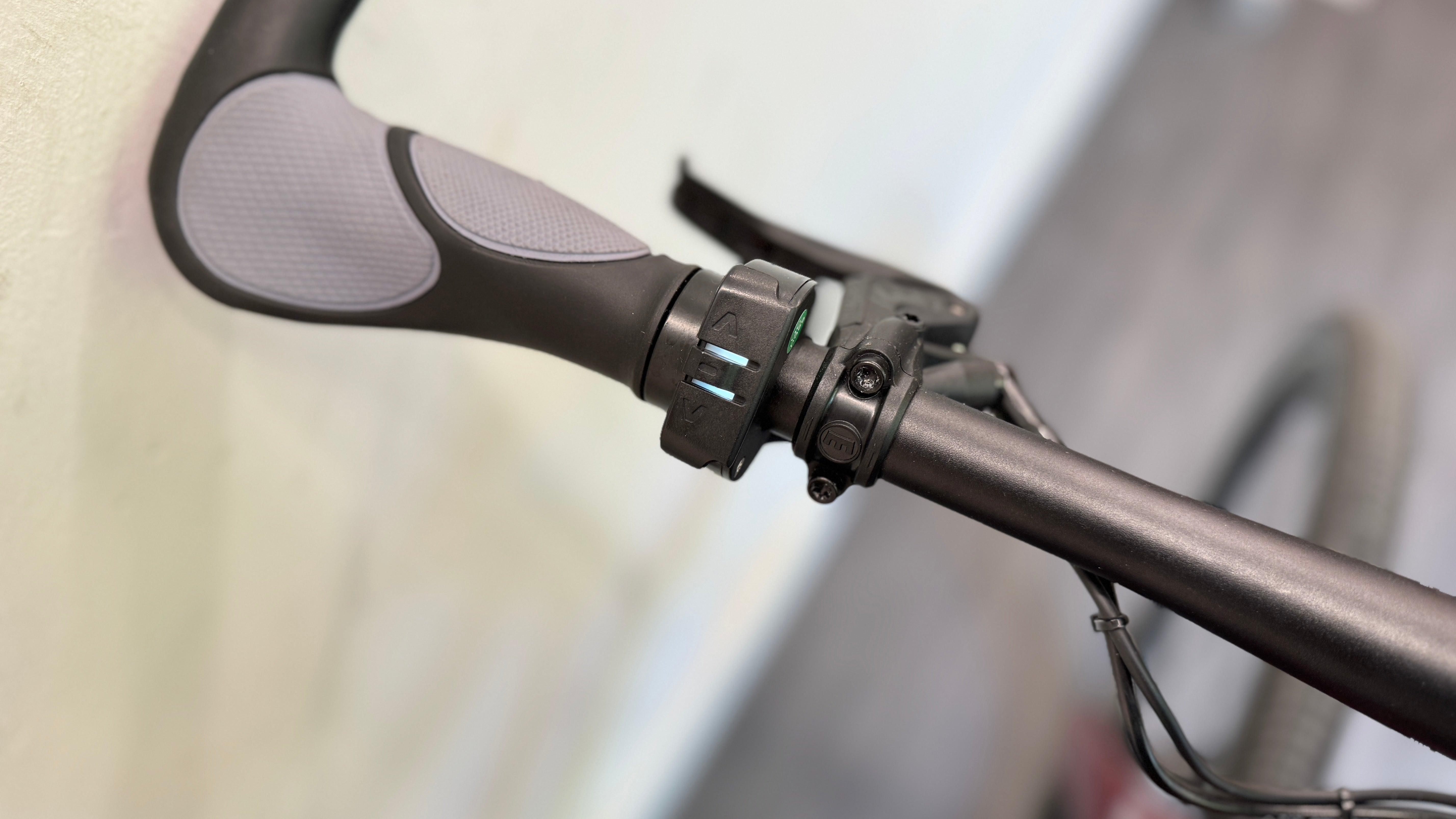 Orbea Vibe H30 2023 Crossbar ebike LARGE 53cm RED RRP £2000 Hybrid bike 687 miles