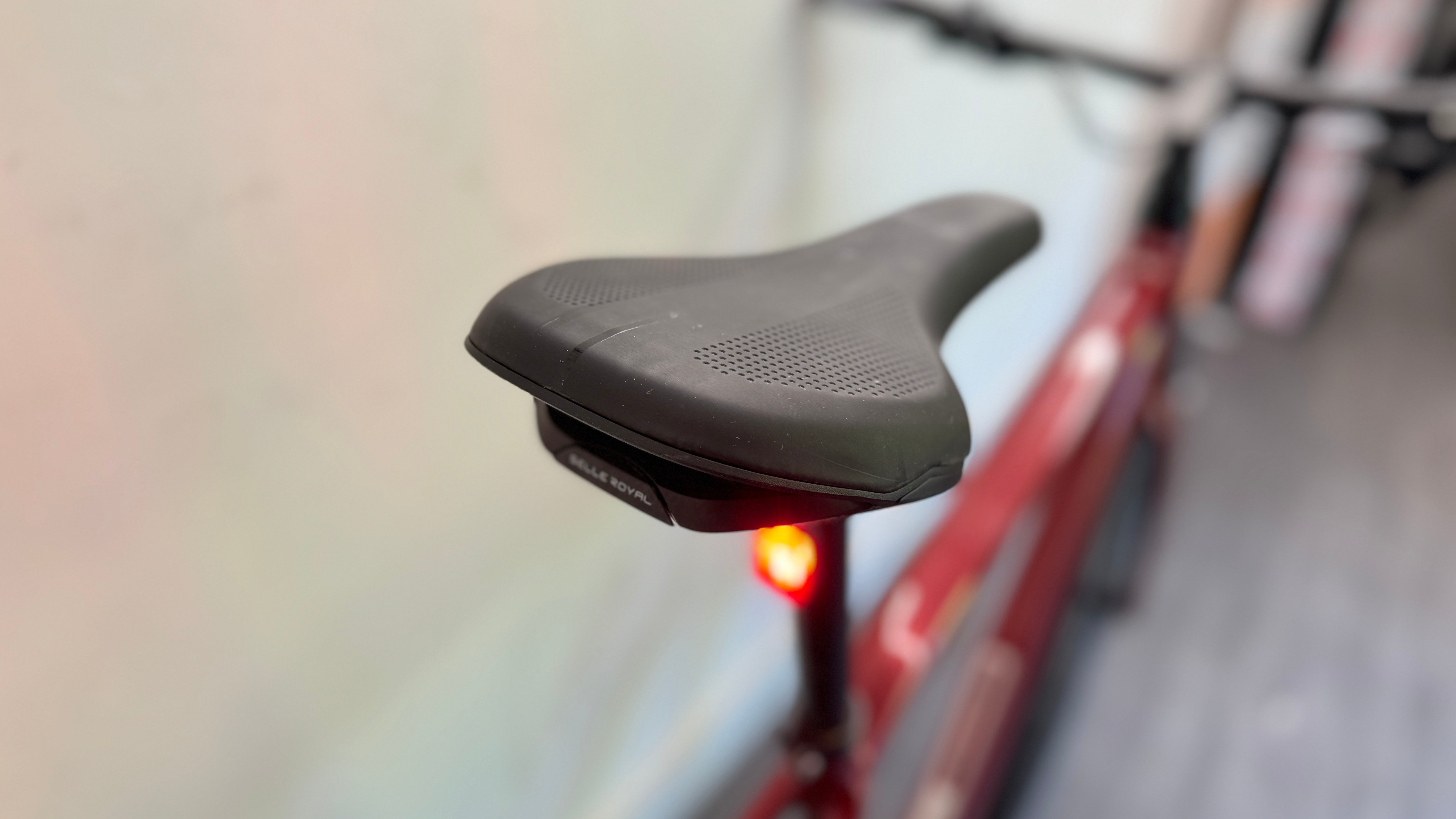 Orbea Vibe H30 2023 Crossbar ebike LARGE 53cm RED RRP £2000 Hybrid bike 687 miles