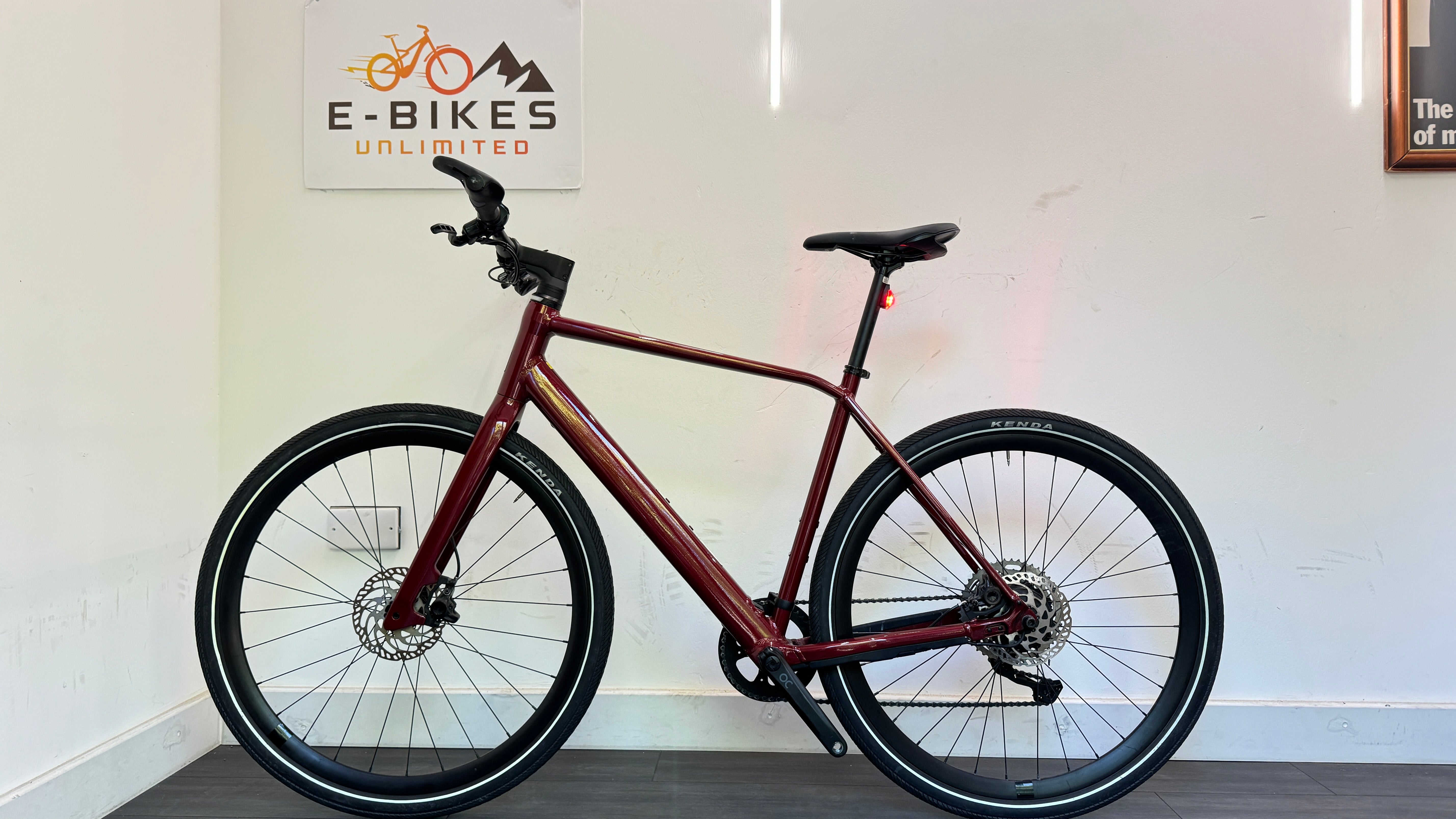 Orbea Vibe H30 2023 Crossbar ebike LARGE 53cm RED RRP £2000 Hybrid bike 687 miles