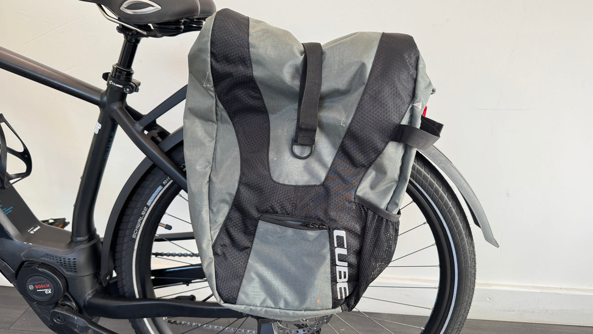 Cube Kathmandu Hybrid Pro 500 MEDIUM Hybrid E-Bike Black & Blue only 220 miles rrp £2700