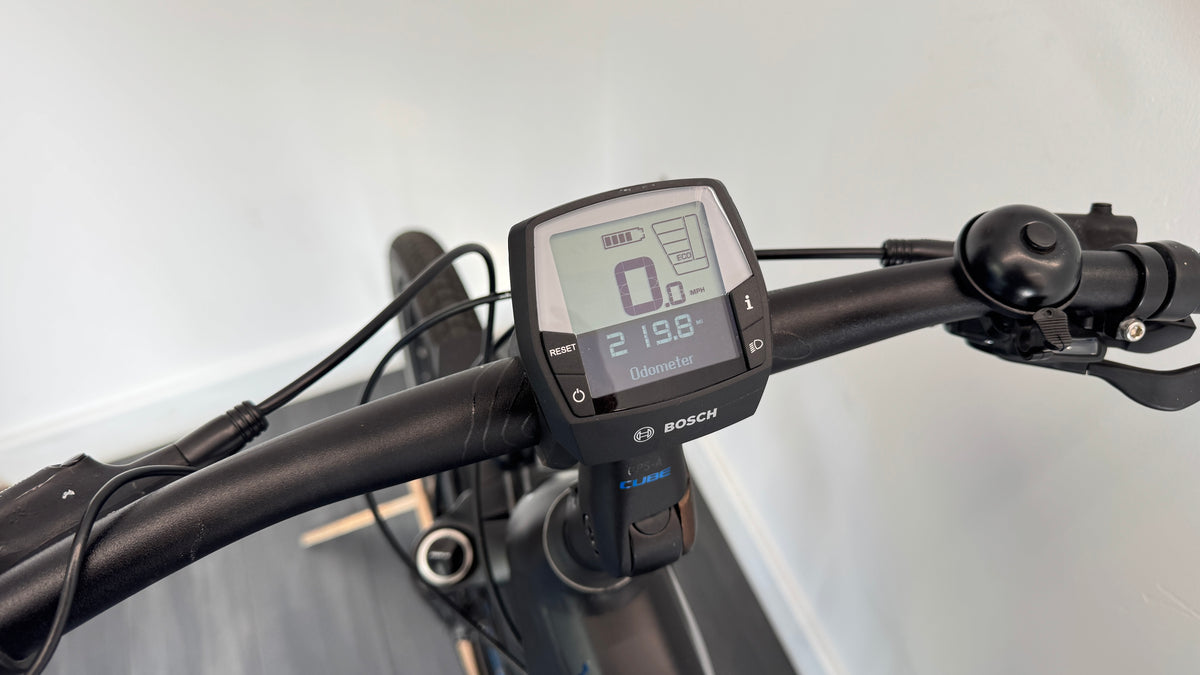 Cube Kathmandu Hybrid Pro 500 MEDIUM Hybrid E-Bike Black & Blue only 220 miles rrp £2700