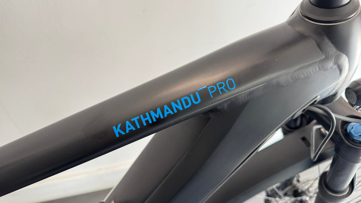 Cube Kathmandu Hybrid Pro 500 MEDIUM Hybrid E-Bike Black & Blue only 220 miles rrp £2700