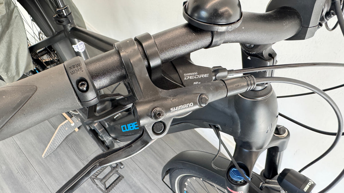 Cube Kathmandu Hybrid Pro 500 MEDIUM Hybrid E-Bike Black & Blue only 220 miles rrp £2700