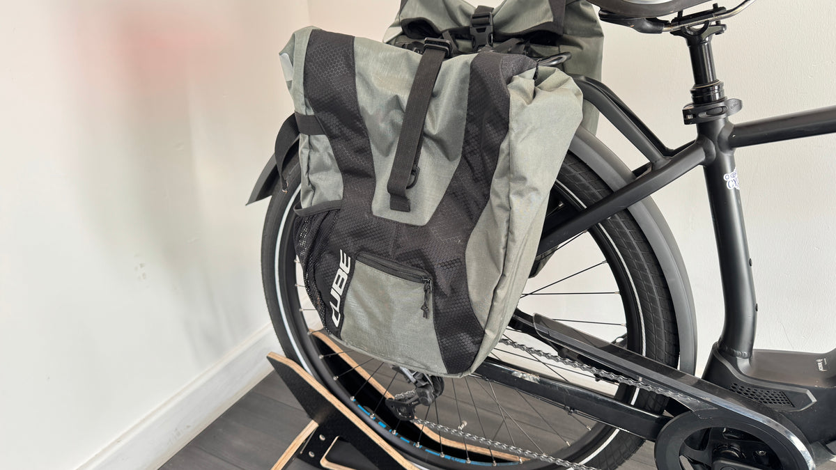 Cube Kathmandu Hybrid Pro 500 MEDIUM Hybrid E-Bike Black & Blue only 220 miles rrp £2700