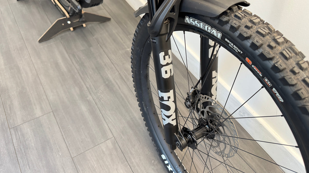 Amflow PL Carbon 800wh EXTRA LARGE (XL) Electric Mountain Bike 2026 Invisiframe only 223 miles