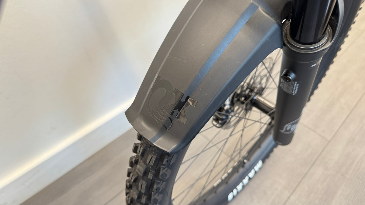 Amflow PL Carbon 800wh EXTRA LARGE (XL) Electric Mountain Bike 2026 Invisiframe only 223 miles