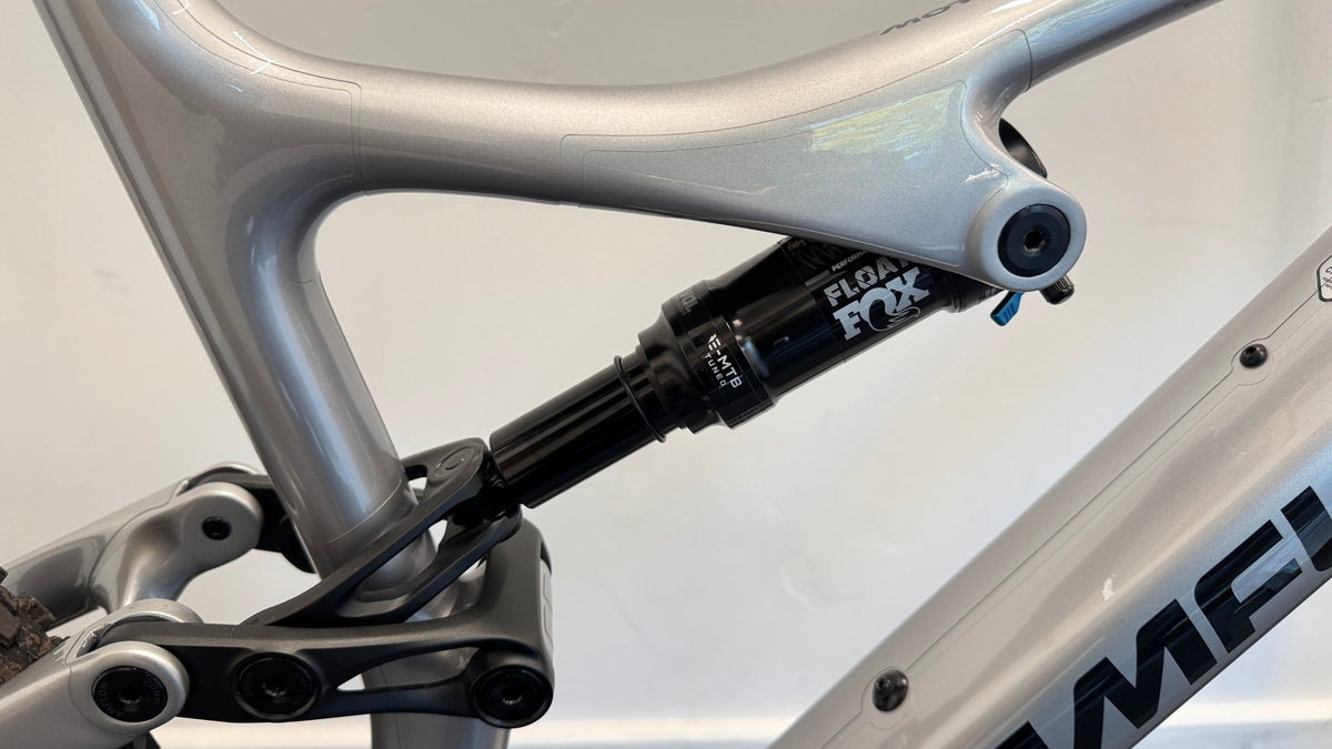 Amflow PL Carbon 800wh EXTRA LARGE (XL) Electric Mountain Bike 2026 Invisiframe only 223 miles