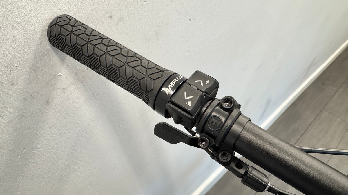 Amflow PL Carbon 800wh EXTRA LARGE (XL) Electric Mountain Bike 2026 Invisiframe only 223 miles