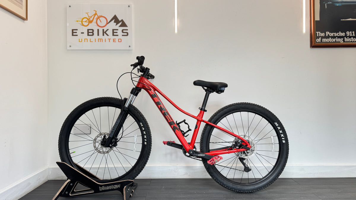 Trek Marlin 6 Extra Small (XS) Red Bike Womens/Kids Hardtail Bike 27.5 Wheels Shimano Deore 10 Speed