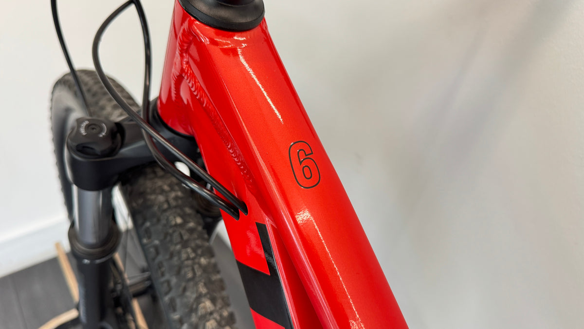 Trek Marlin 6 Extra Small (XS) Red Bike Womens/Kids Hardtail Bike 27.5 Wheels Shimano Deore 10 Speed