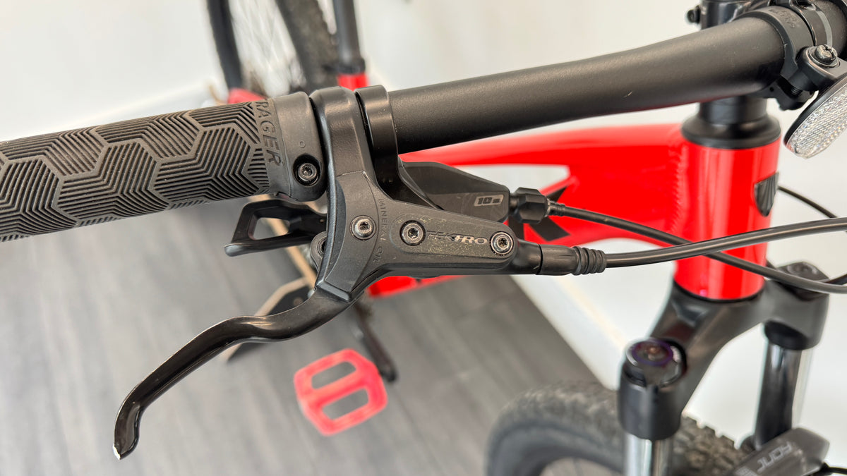 Trek Marlin 6 Extra Small (XS) Red Bike Womens/Kids Hardtail Bike 27.5 Wheels Shimano Deore 10 Speed