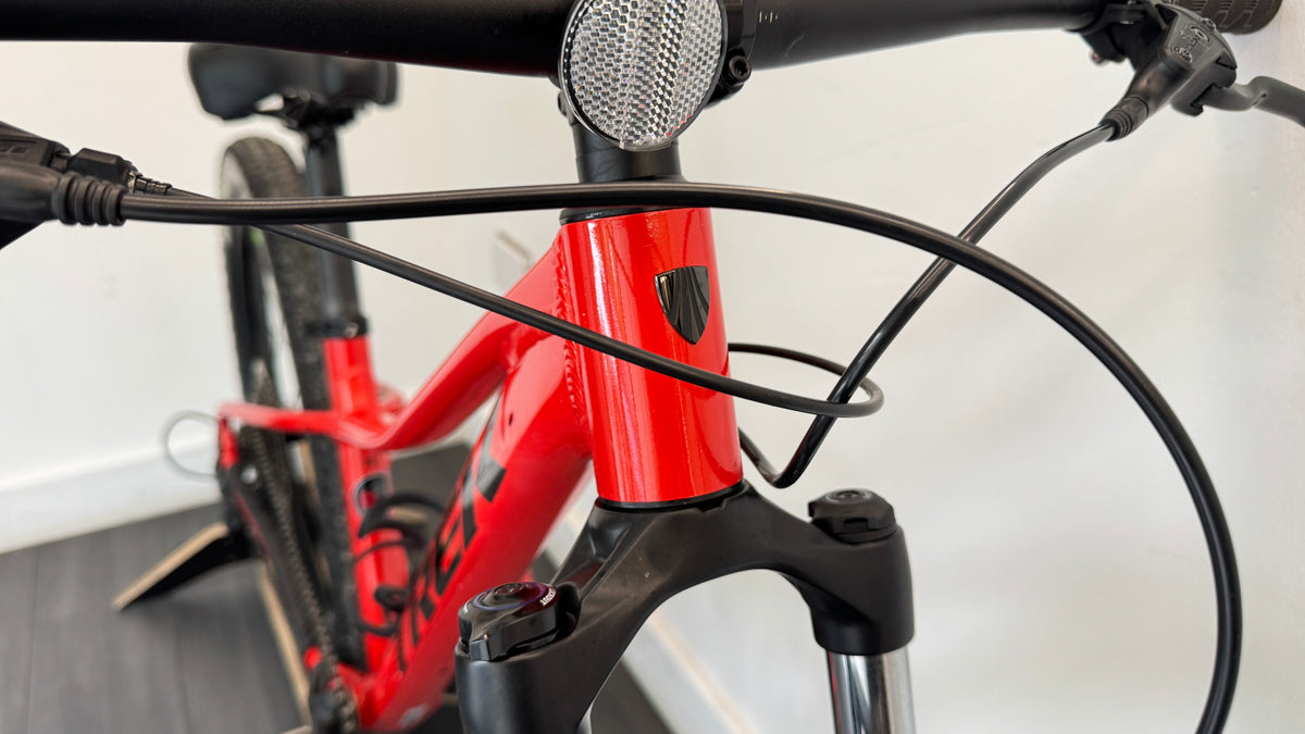 Trek Marlin 6 Extra Small (XS) Red Bike Womens/Kids Hardtail Bike 27.5 Wheels Shimano Deore 10 Speed