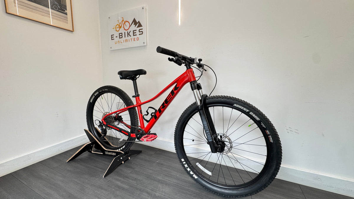 Trek Marlin 6 Extra Small (XS) Red Bike Womens/Kids Hardtail Bike 27.5 Wheels Shimano Deore 10 Speed