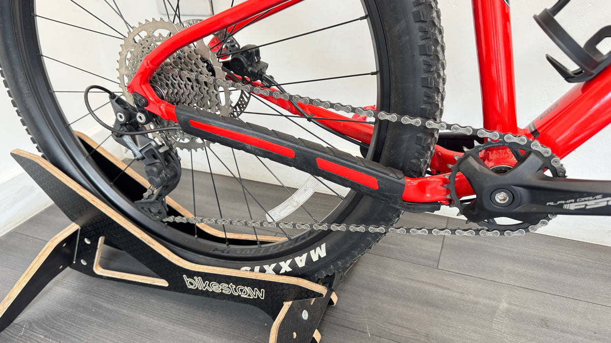 Trek Marlin 6 Extra Small (XS) Red Bike Womens/Kids Hardtail Bike 27.5 Wheels Shimano Deore 10 Speed