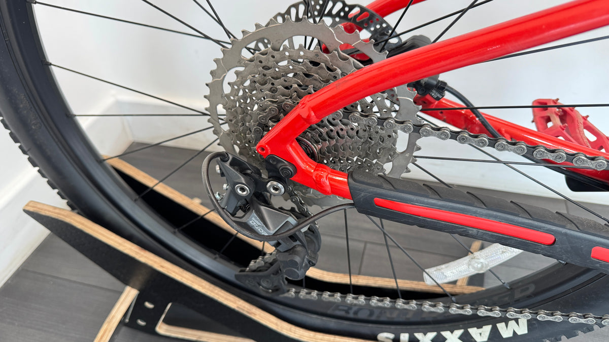 Trek Marlin 6 Extra Small (XS) Red Bike Womens/Kids Hardtail Bike 27.5 Wheels Shimano Deore 10 Speed