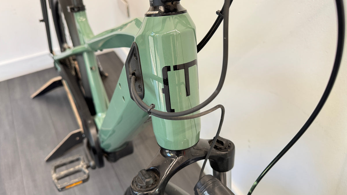 Moustache Samedi 27 Xroad MEDIUM Bosch Active Line Plus 400Wh Excellent Condition - Green