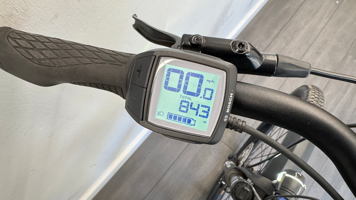Moustache Samedi 27 Xroad MEDIUM Bosch Active Line Plus 400Wh Excellent Condition - Green