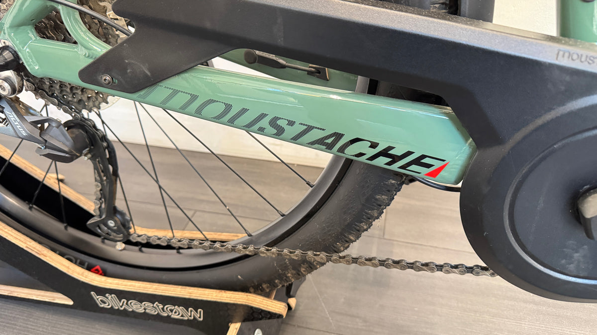 Moustache Samedi 27 Xroad MEDIUM Bosch Active Line Plus 400Wh Excellent Condition - Green
