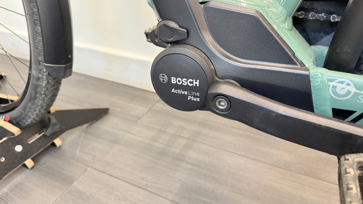 Moustache Samedi 27 Xroad MEDIUM Bosch Active Line Plus 400Wh Excellent Condition - Green