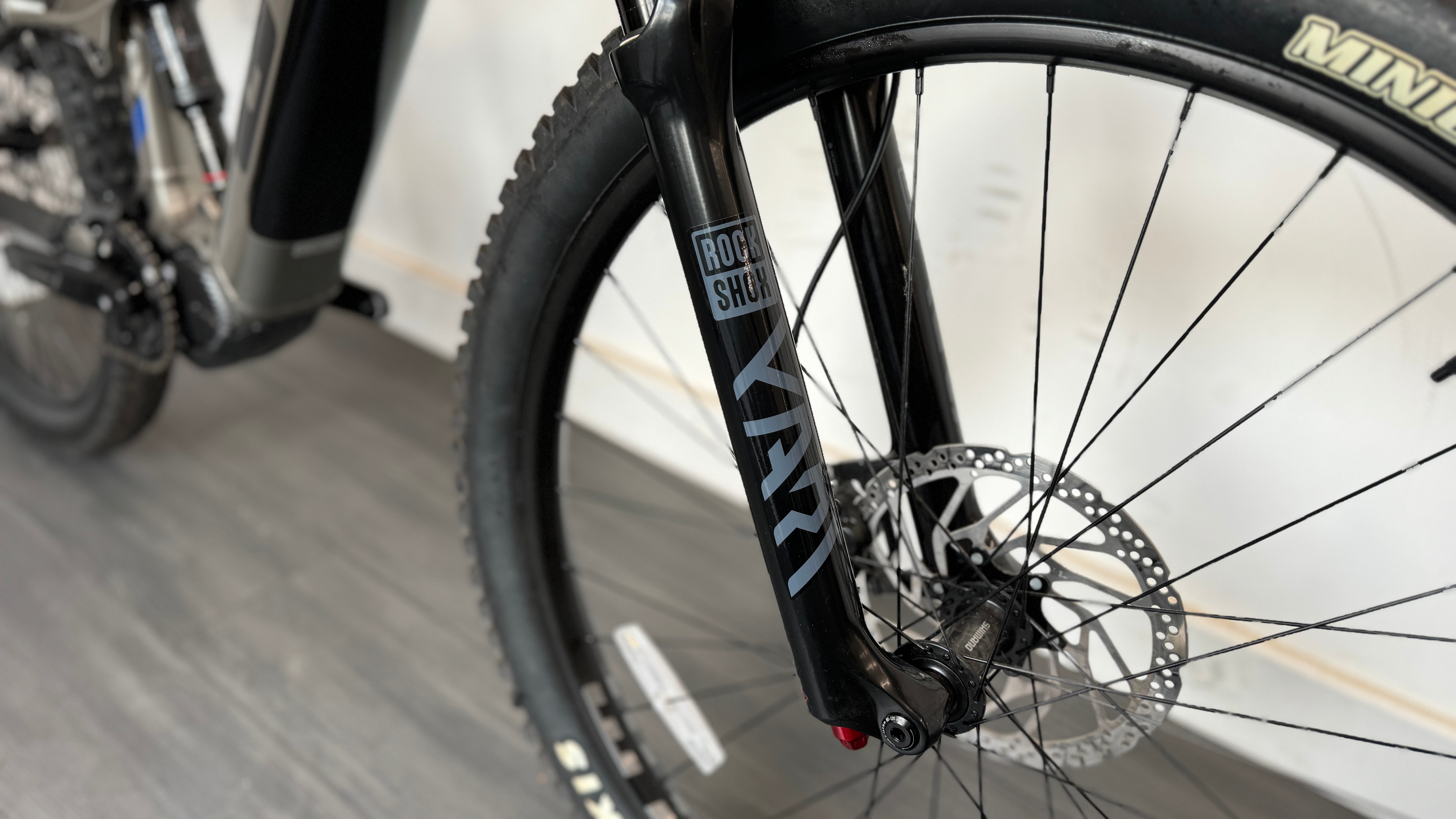 GT e-Force AMPe MTB Mountain Bike LARGE bike ONLY 12 miles 29er Yari forks