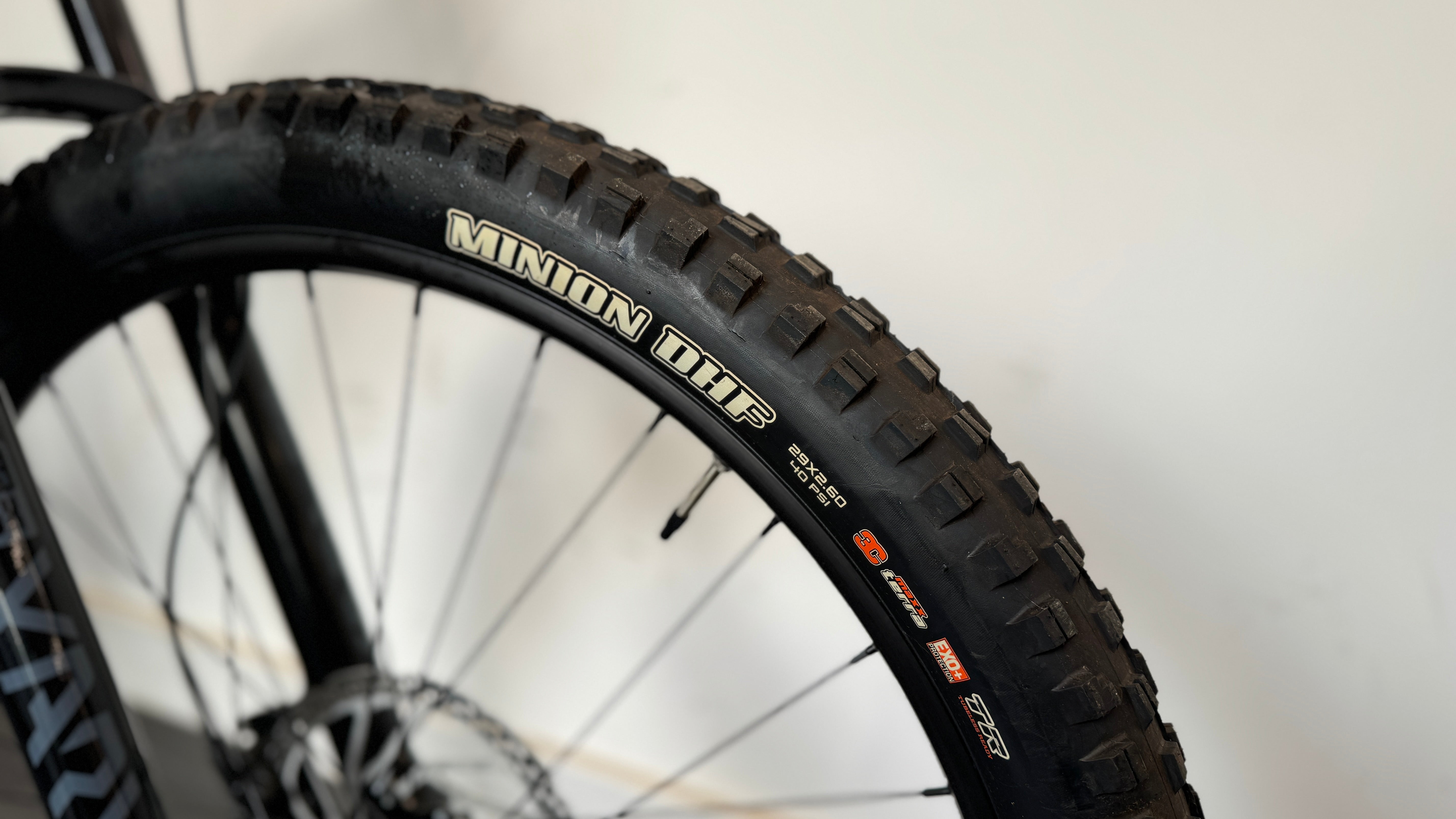 GT e-Force AMPe MTB Mountain Bike LARGE bike ONLY 12 miles 29er Yari forks