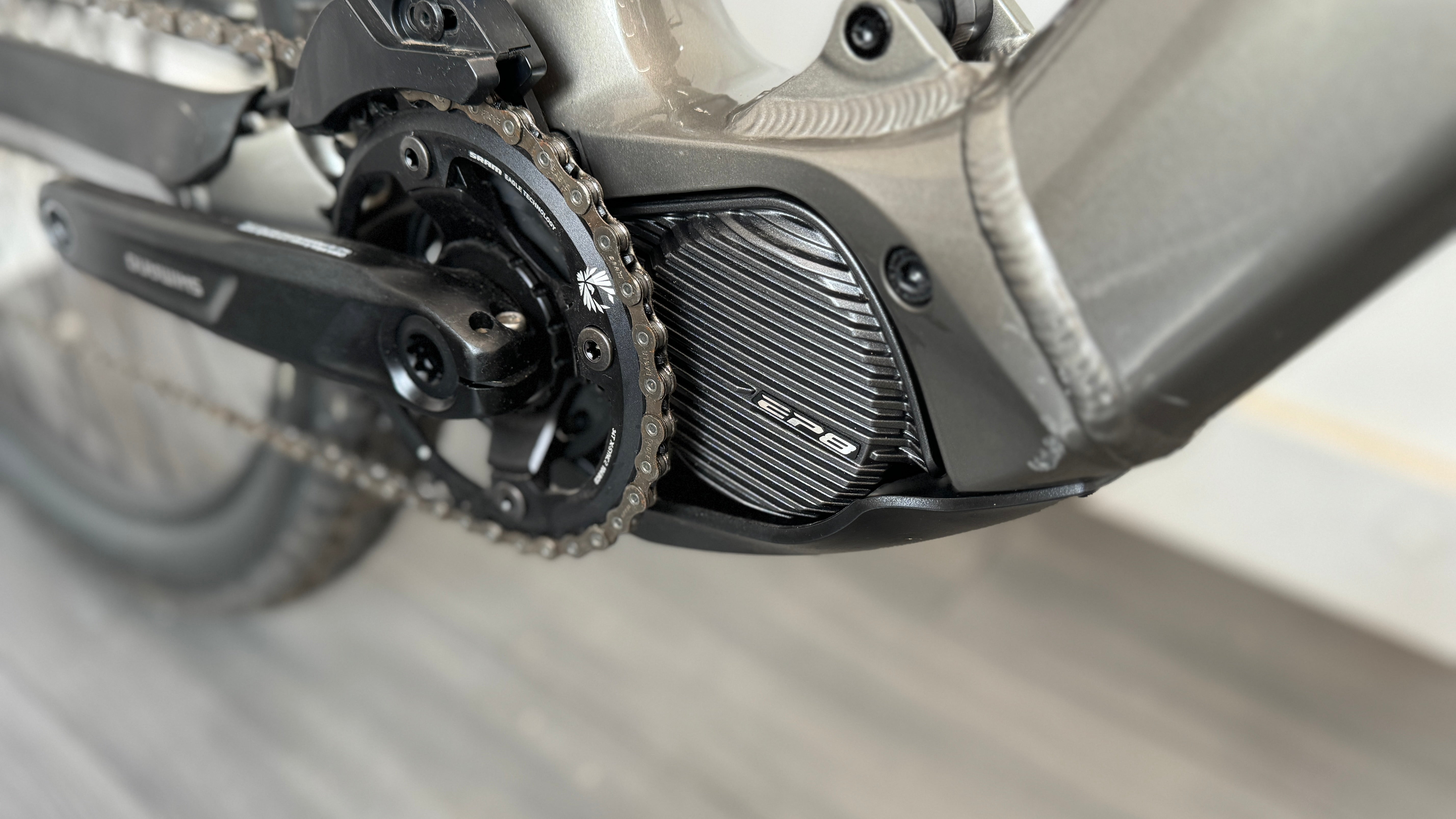 GT e-Force AMPe MTB Mountain Bike LARGE bike ONLY 12 miles 29er Yari forks