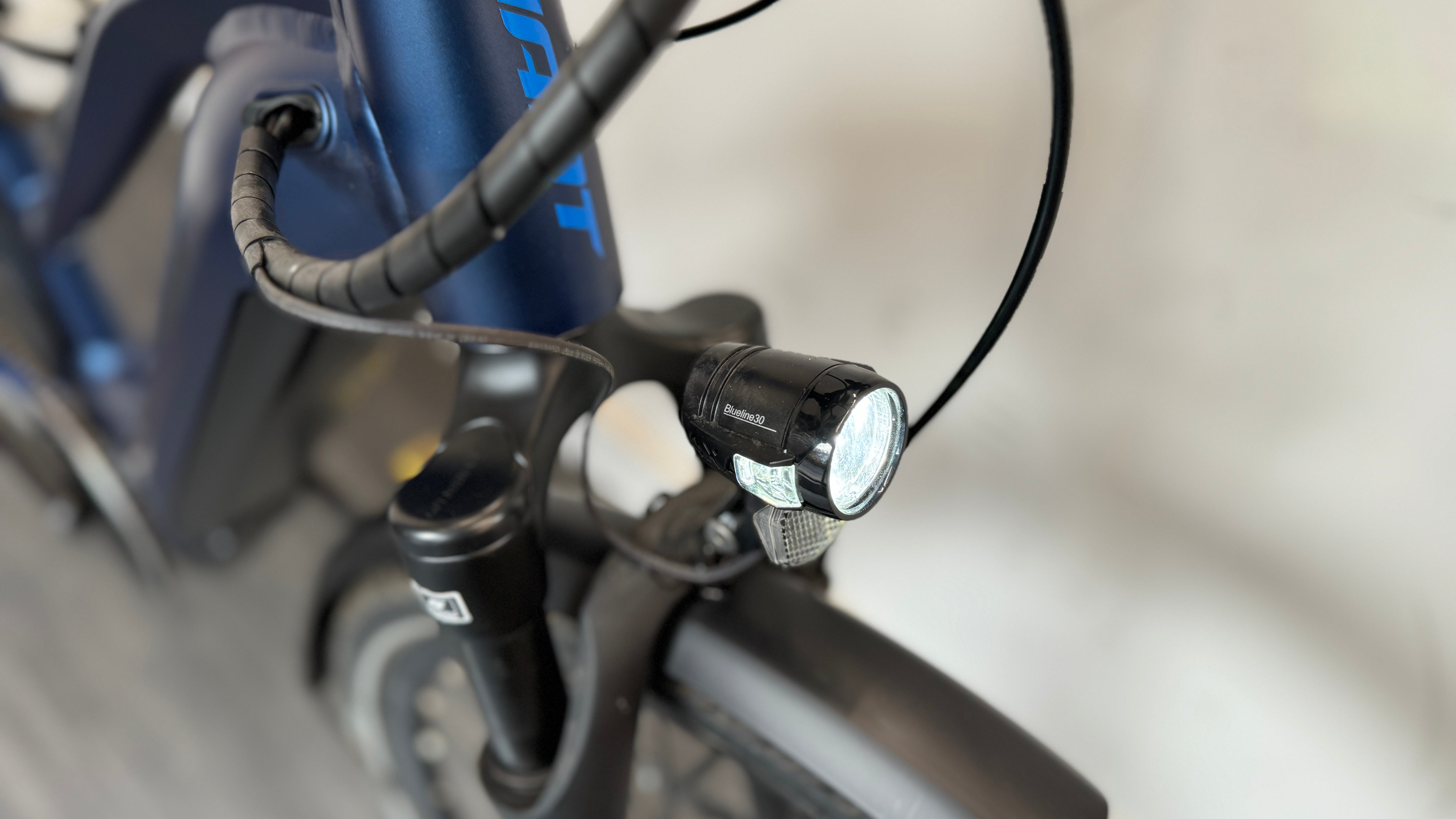 Giant Explore E+ 2 Stagger Frame SMALL Bike in Blue 30 miles only