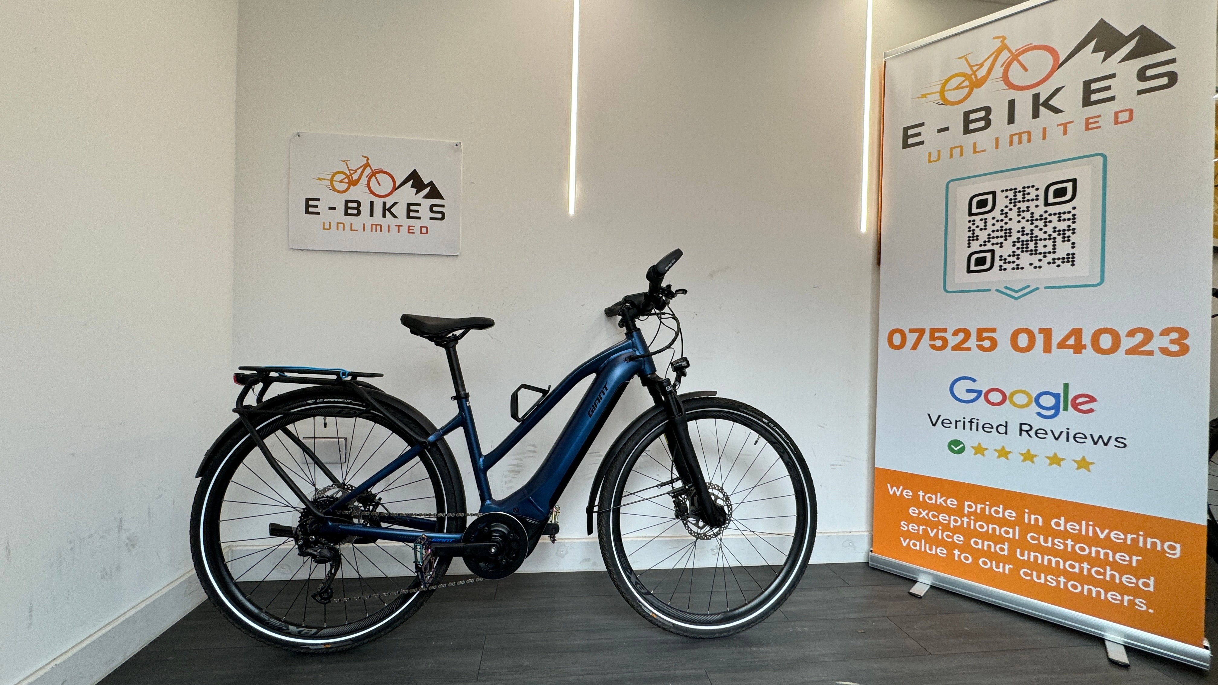 Giant Explore E+ 2 Stagger Frame SMALL Bike in Blue 30 miles only