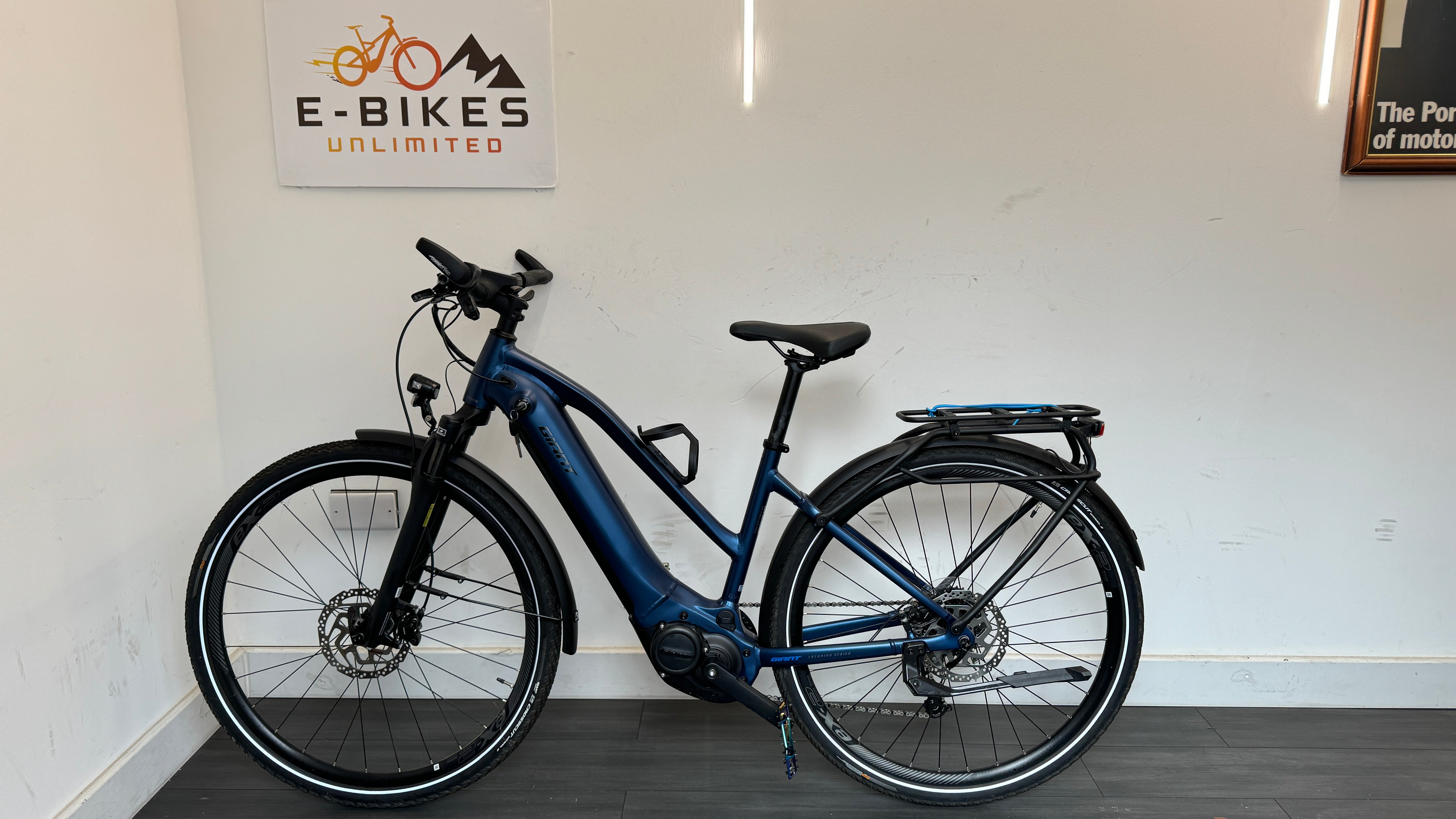 Giant Explore E+ 2 Stagger Frame SMALL Bike in Blue 30 miles only