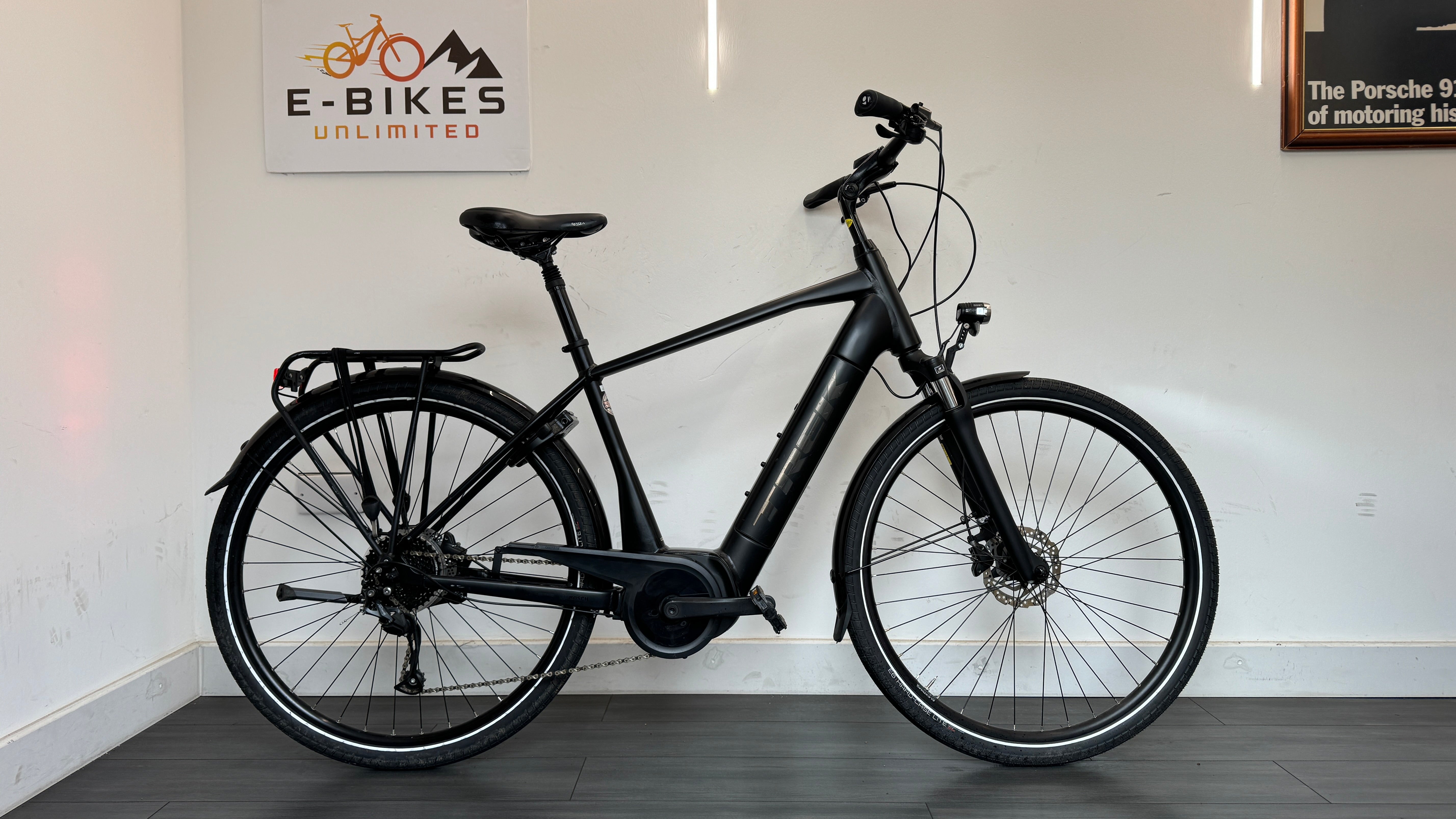 Trek Verve +3 LARGE 55cm Hybrid bike Bosch in Matte Trek Black ONLY 197 miles