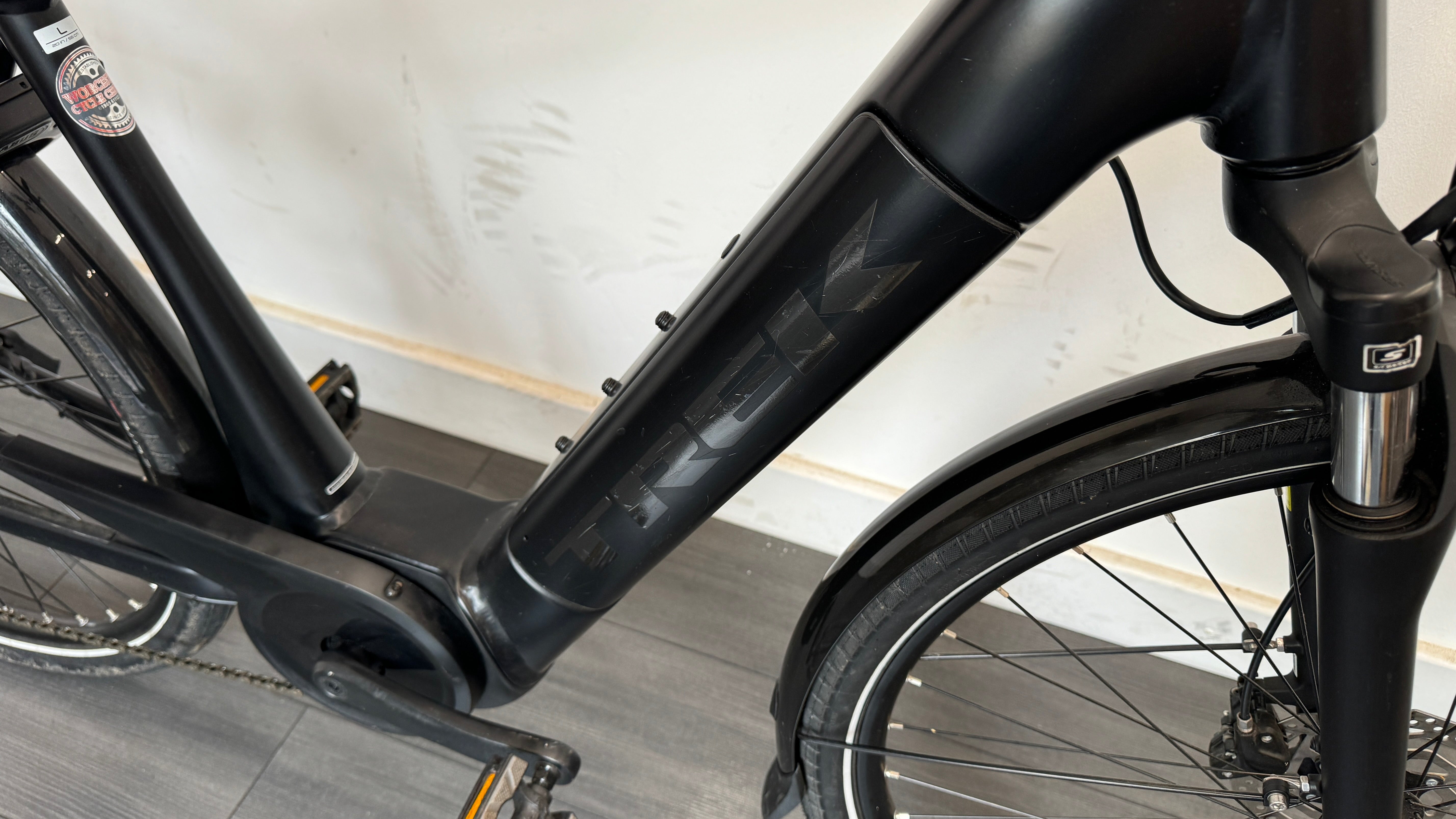 Trek Verve +3 LARGE 55cm Hybrid bike Bosch in Matte Trek Black ONLY 197 miles