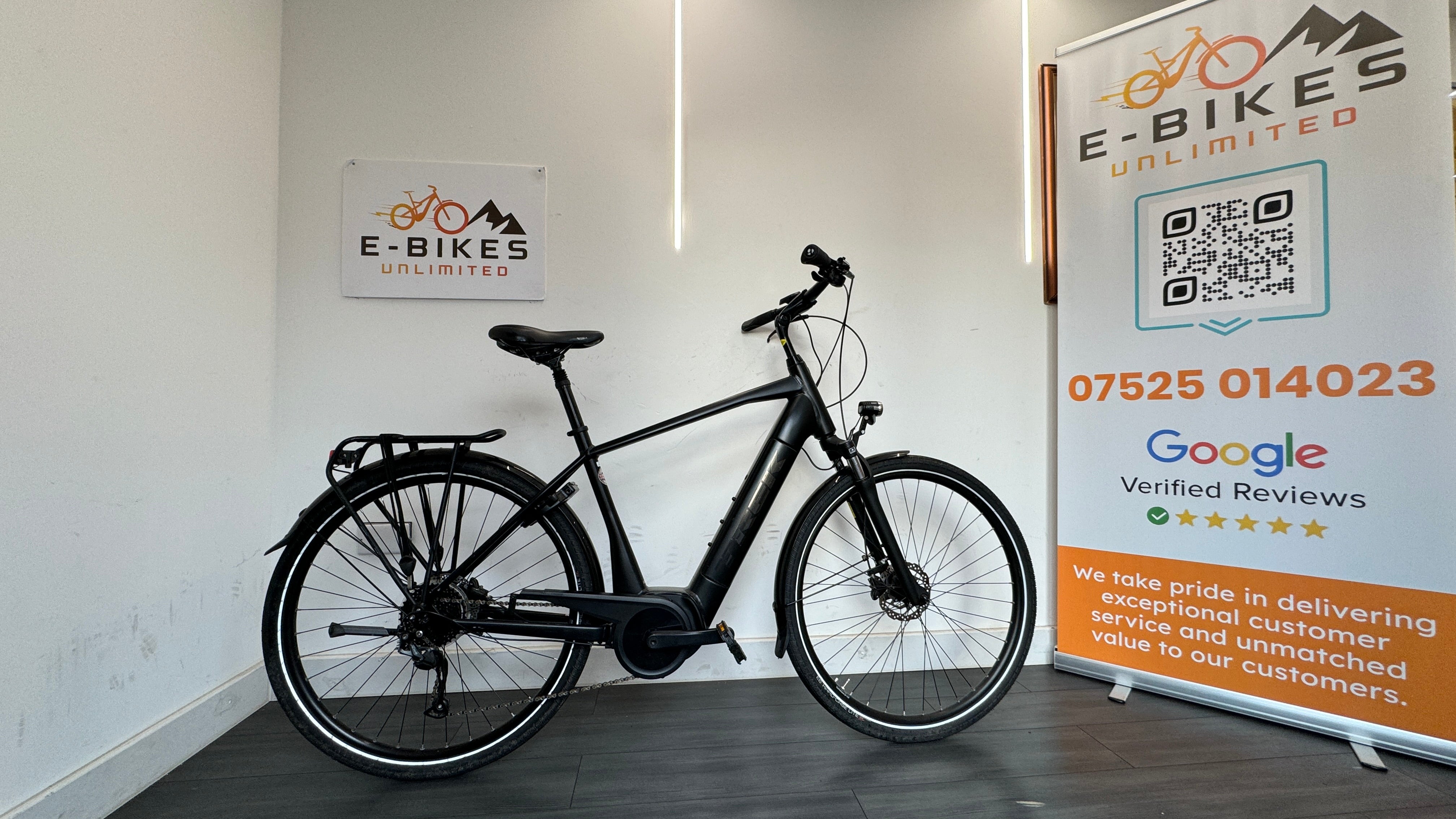 Trek Verve +3 LARGE 55cm Hybrid bike Bosch in Matte Trek Black ONLY 197 miles