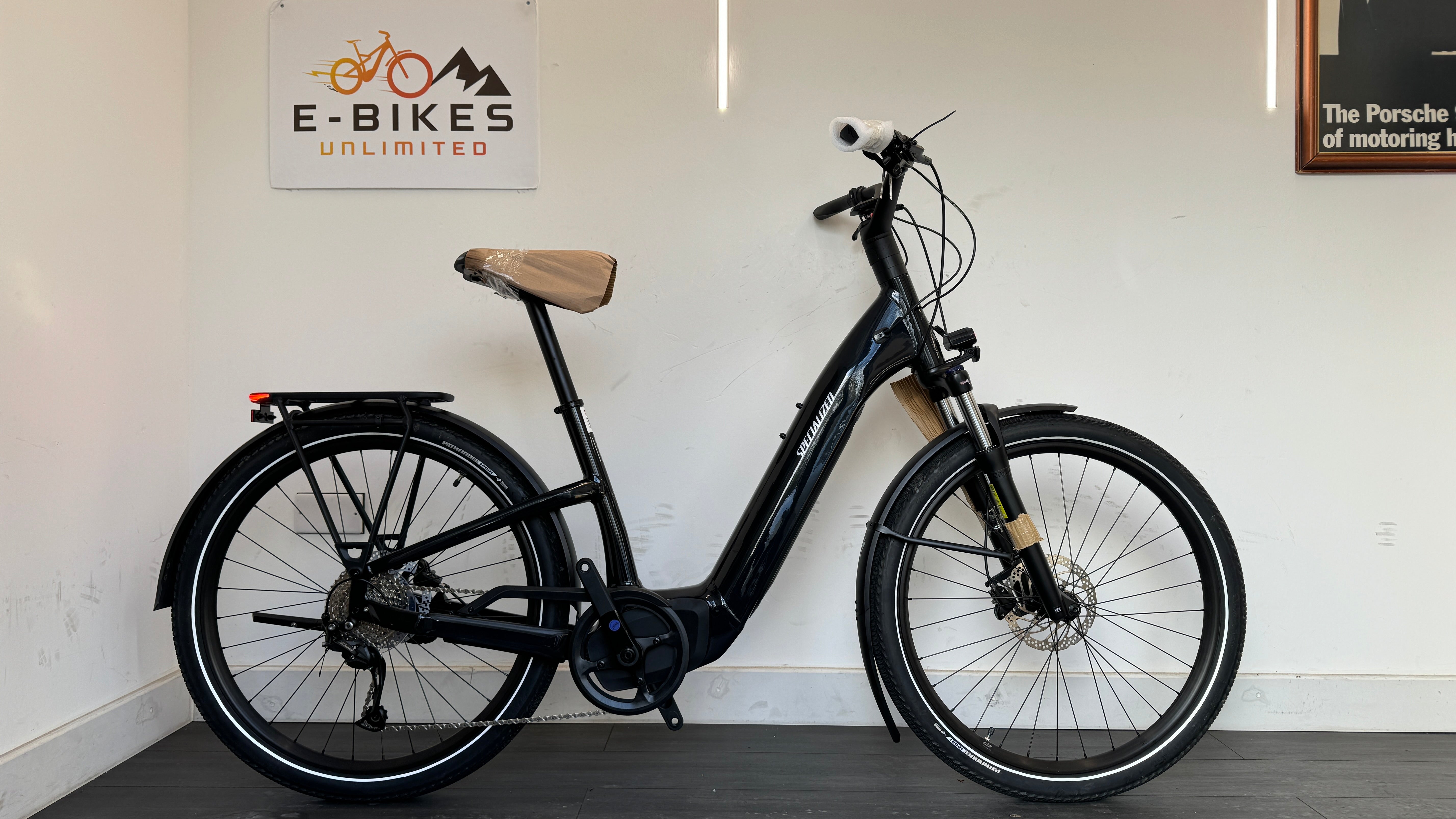 Specialized Turbo Como 3.0 LARGE Black Reflective Brand New