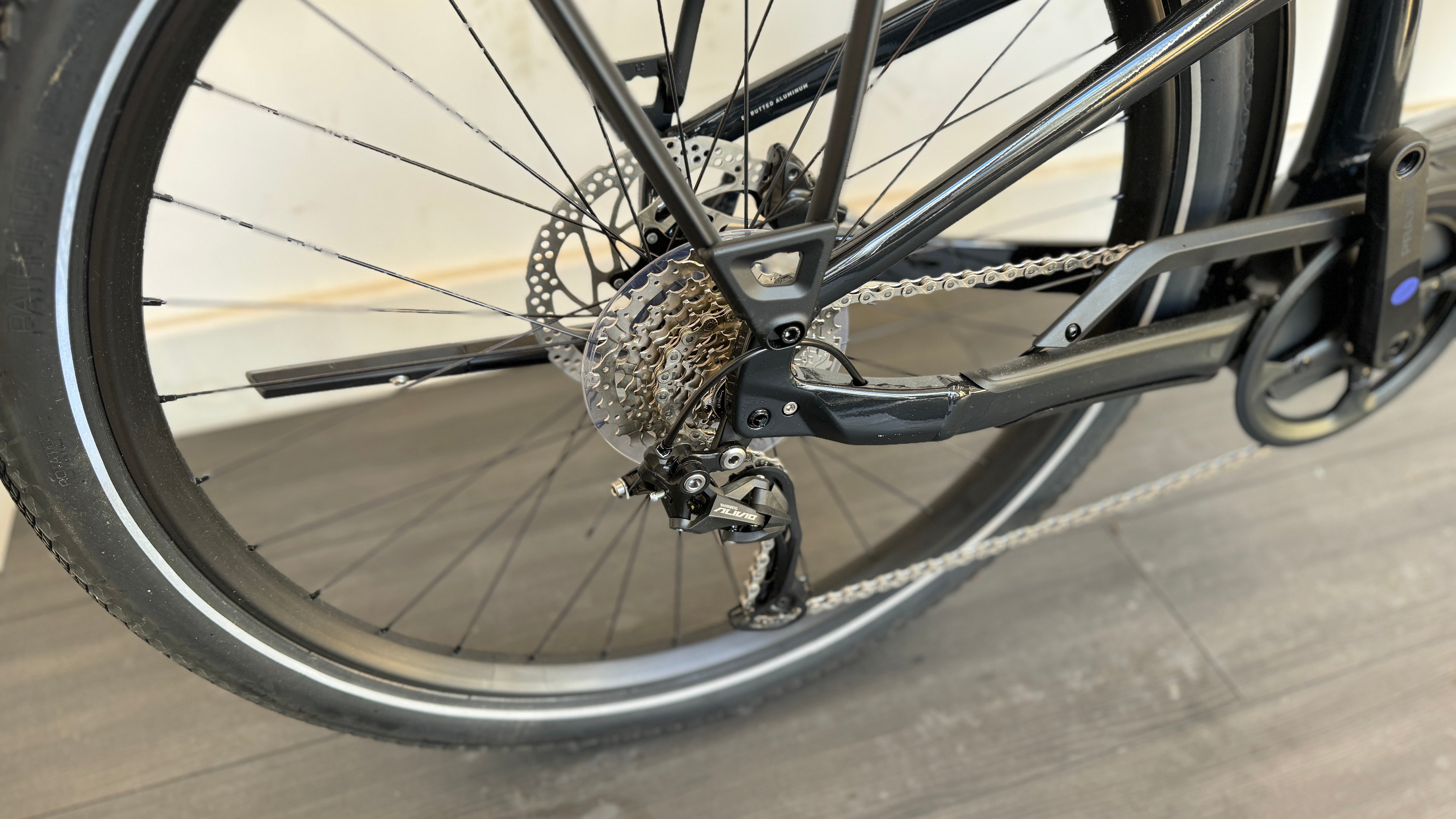 Specialized Turbo Como 3.0 LARGE Black Reflective Brand New