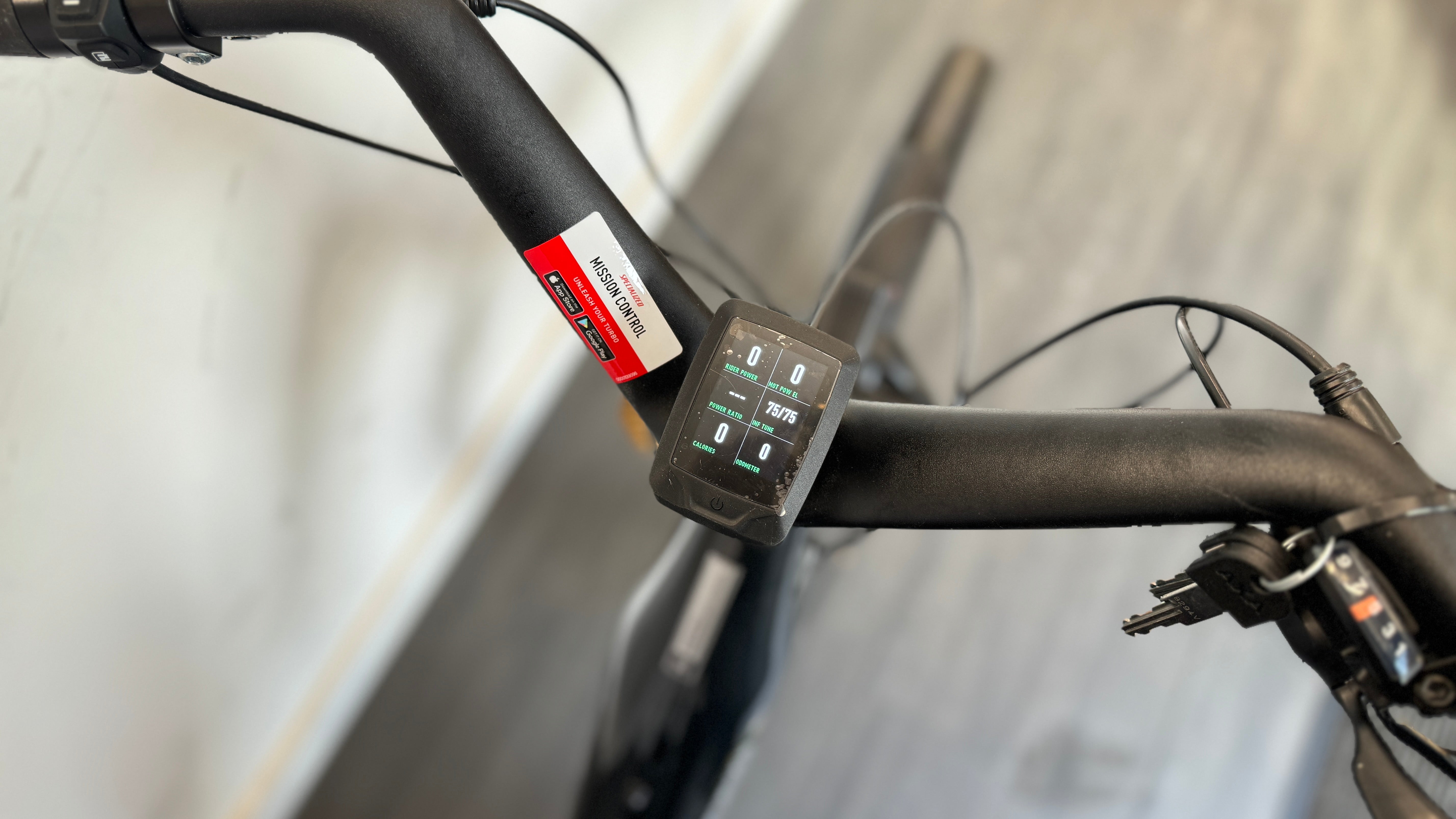 Specialized Turbo Como 3.0 LARGE Black Reflective Brand New