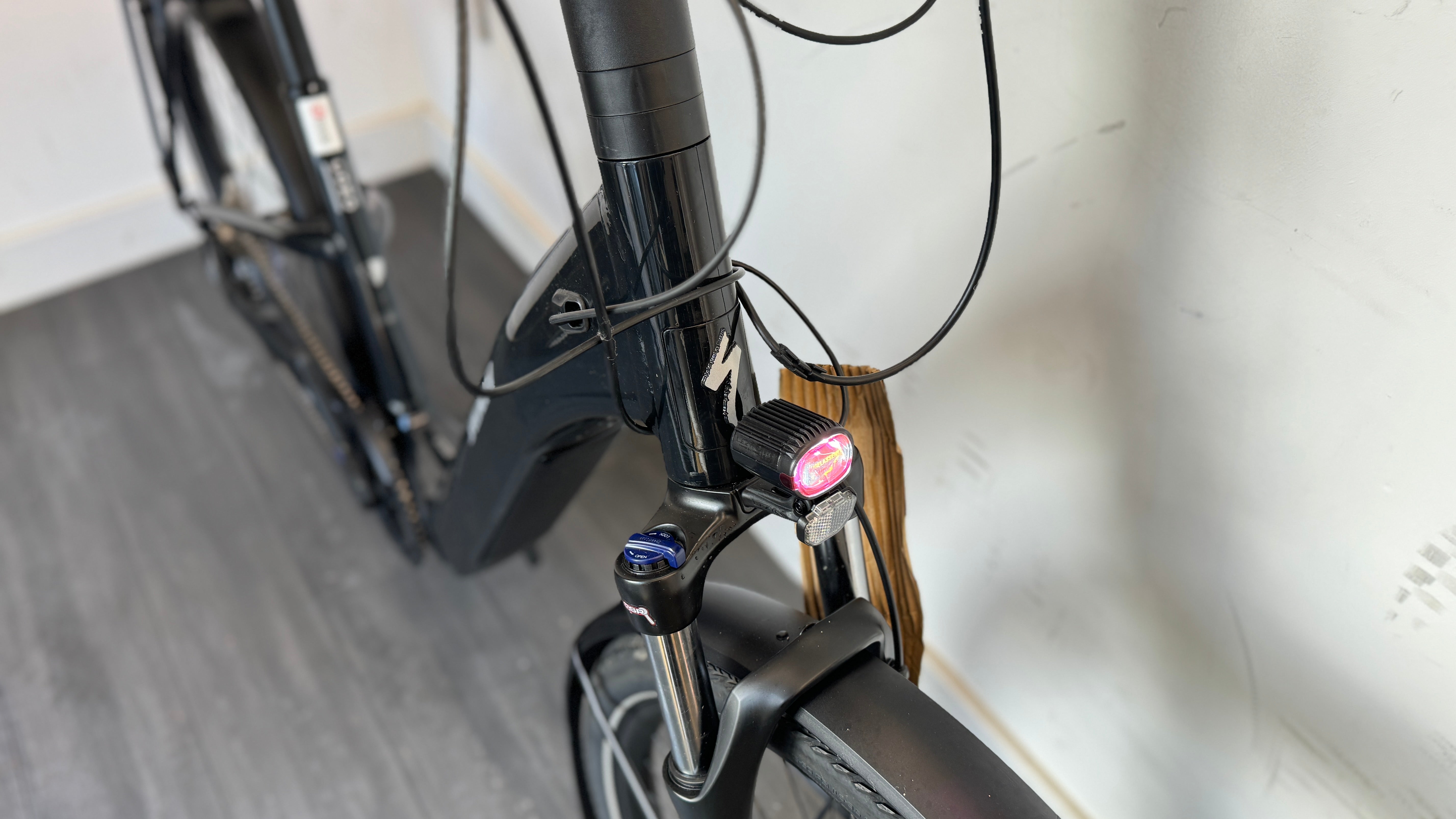 Specialized Turbo Como 3.0 LARGE Black Reflective Brand New