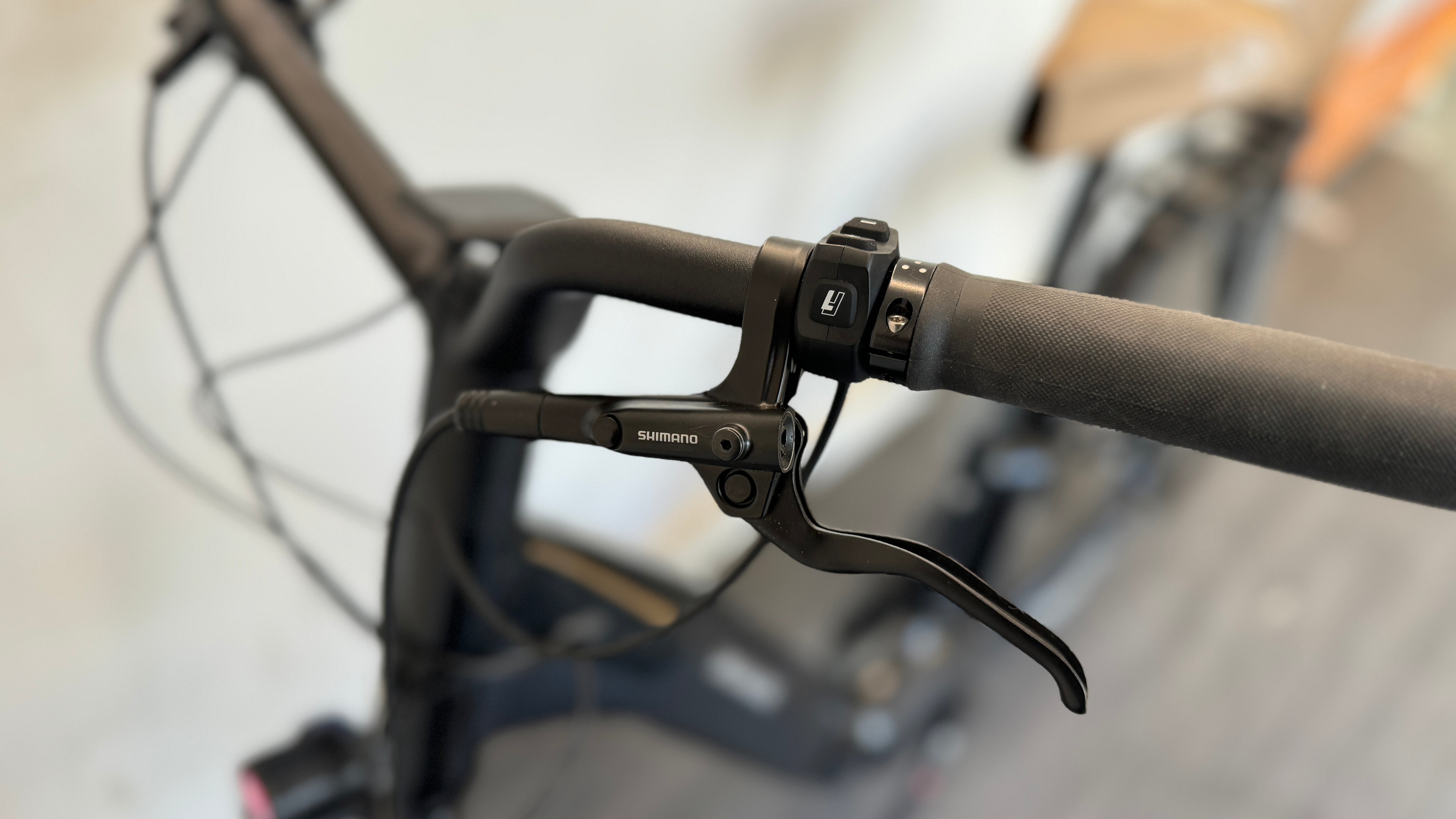 Specialized Turbo Como 3.0 LARGE Black Reflective Brand New