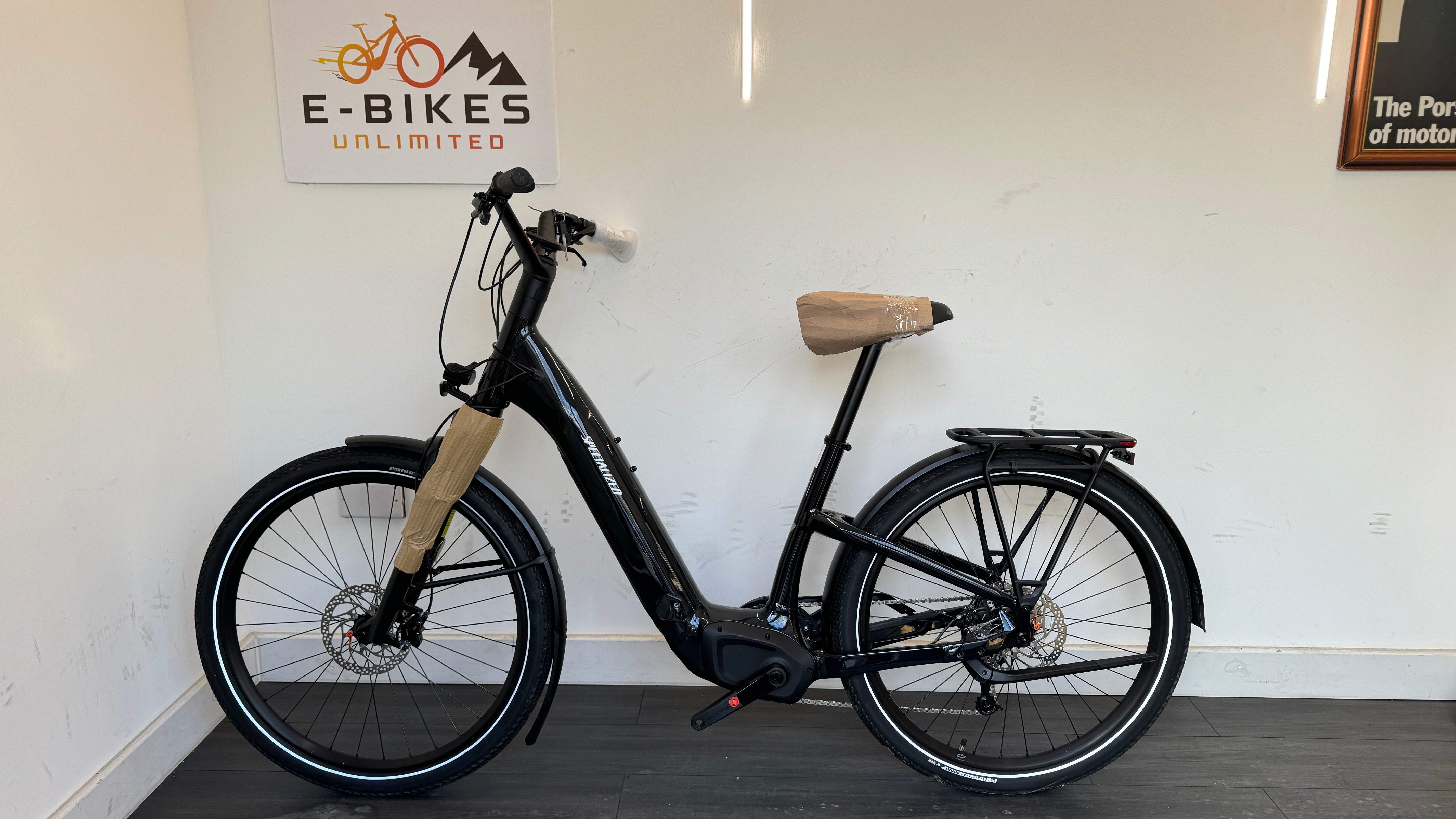 Specialized Turbo Como 3.0 LARGE Black Reflective Brand New